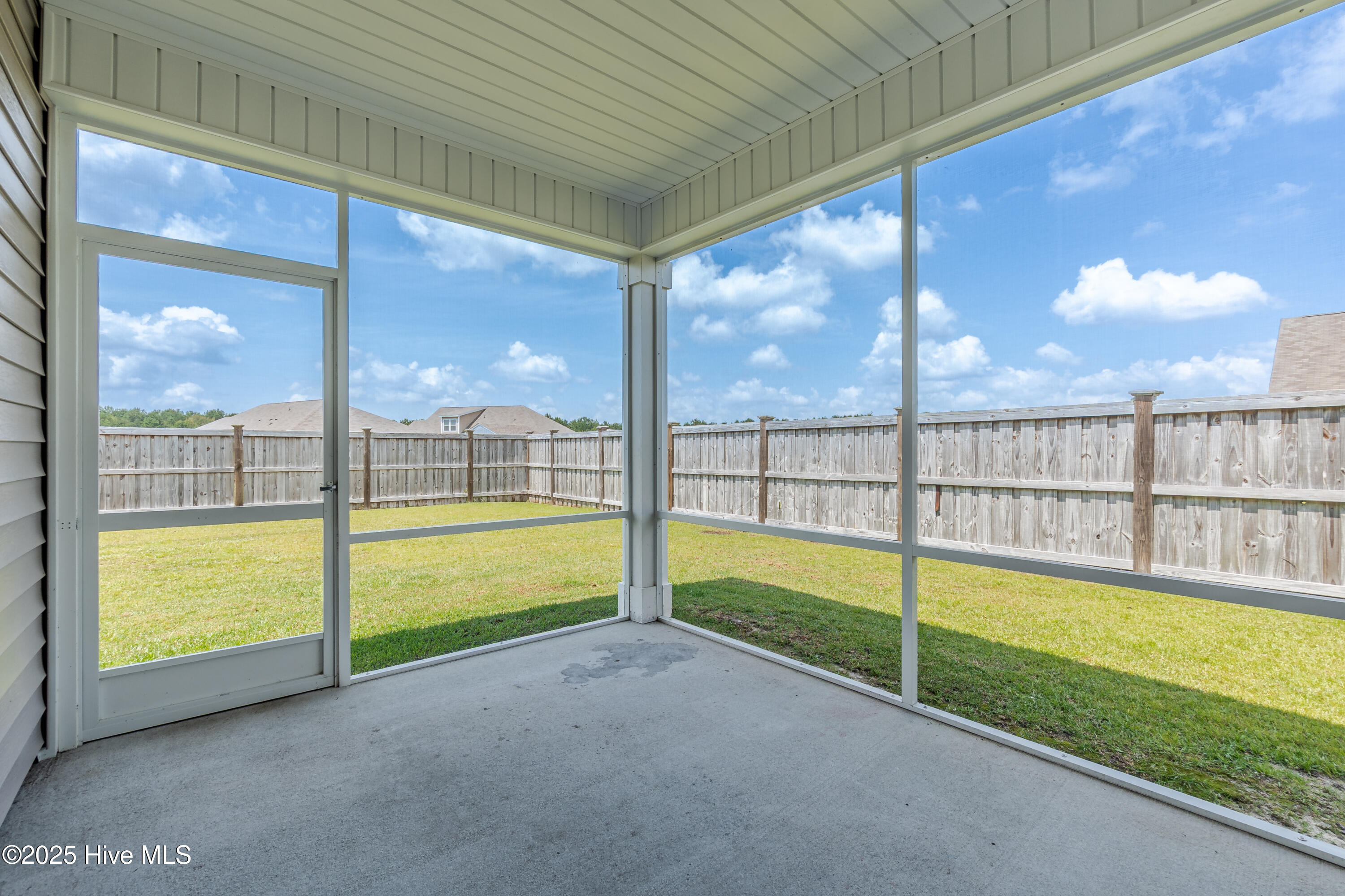 100526053 | Photo 22