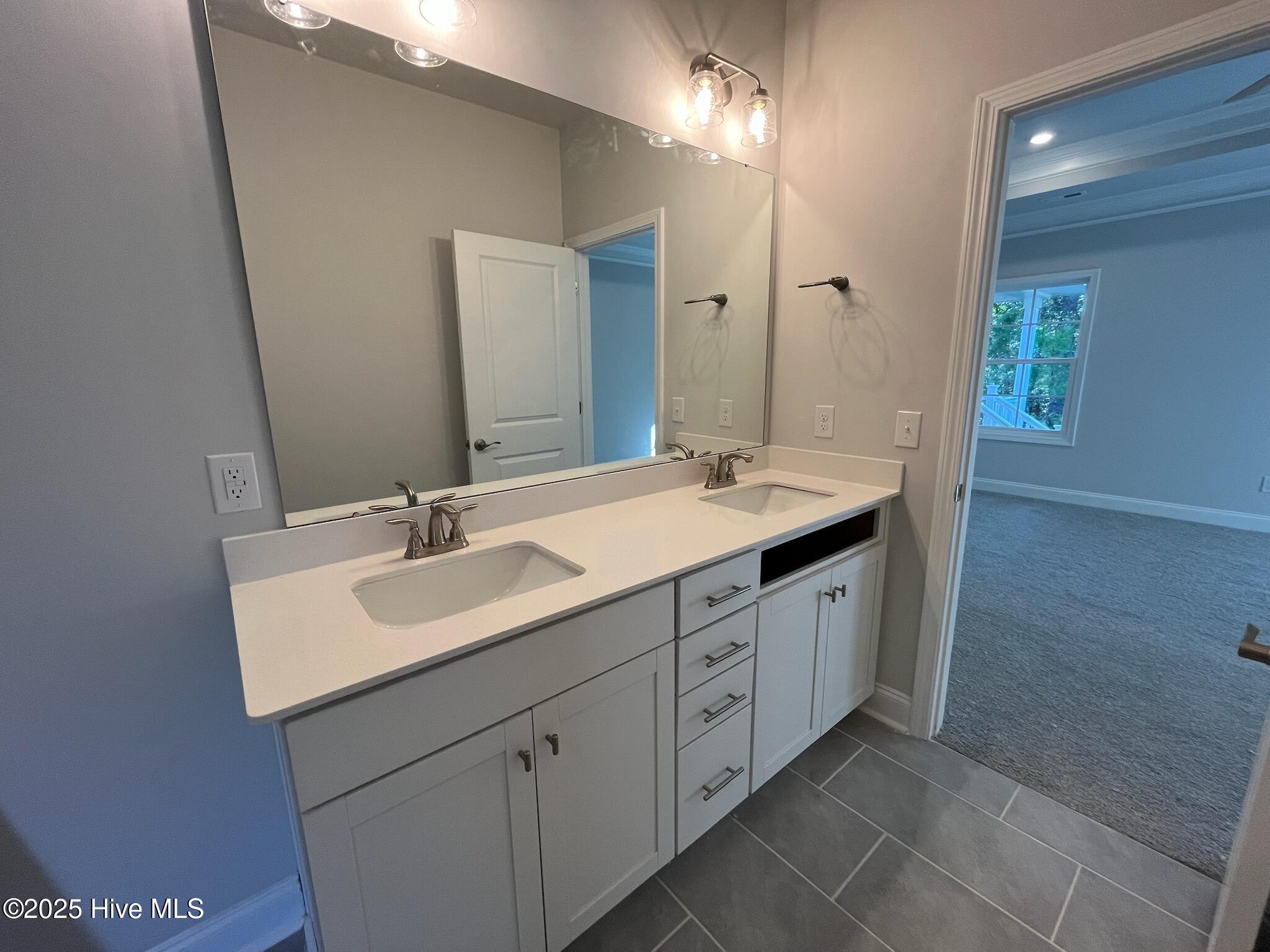 100467983 | Photo 15