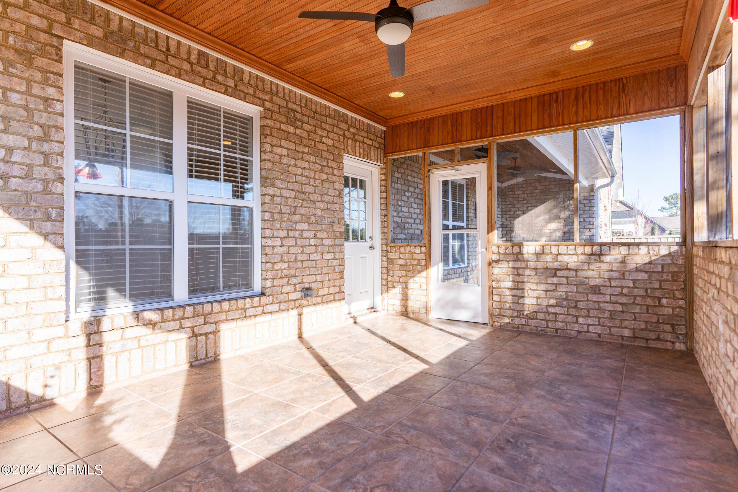 100564899 | Photo 30