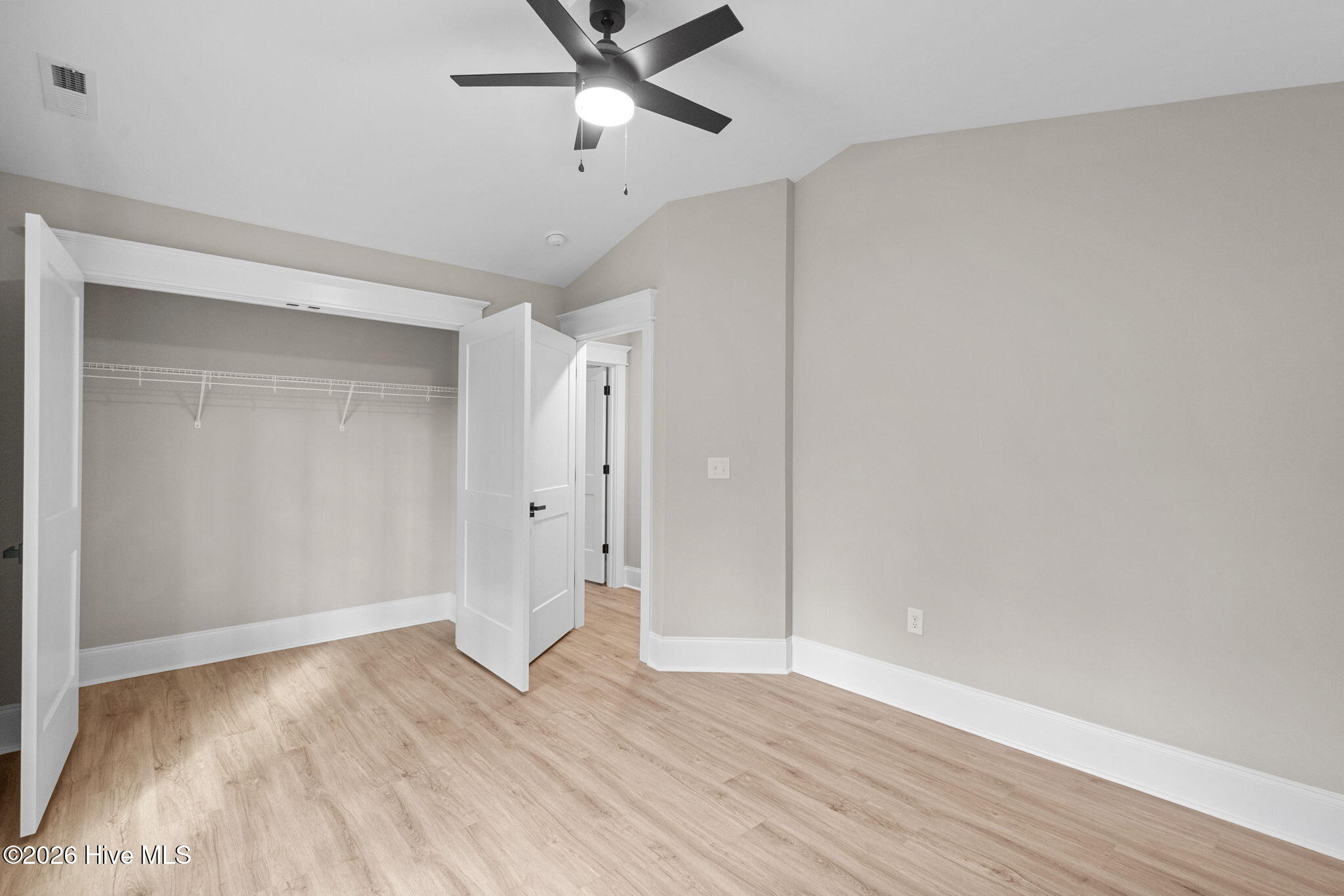 100513305 | Photo 37