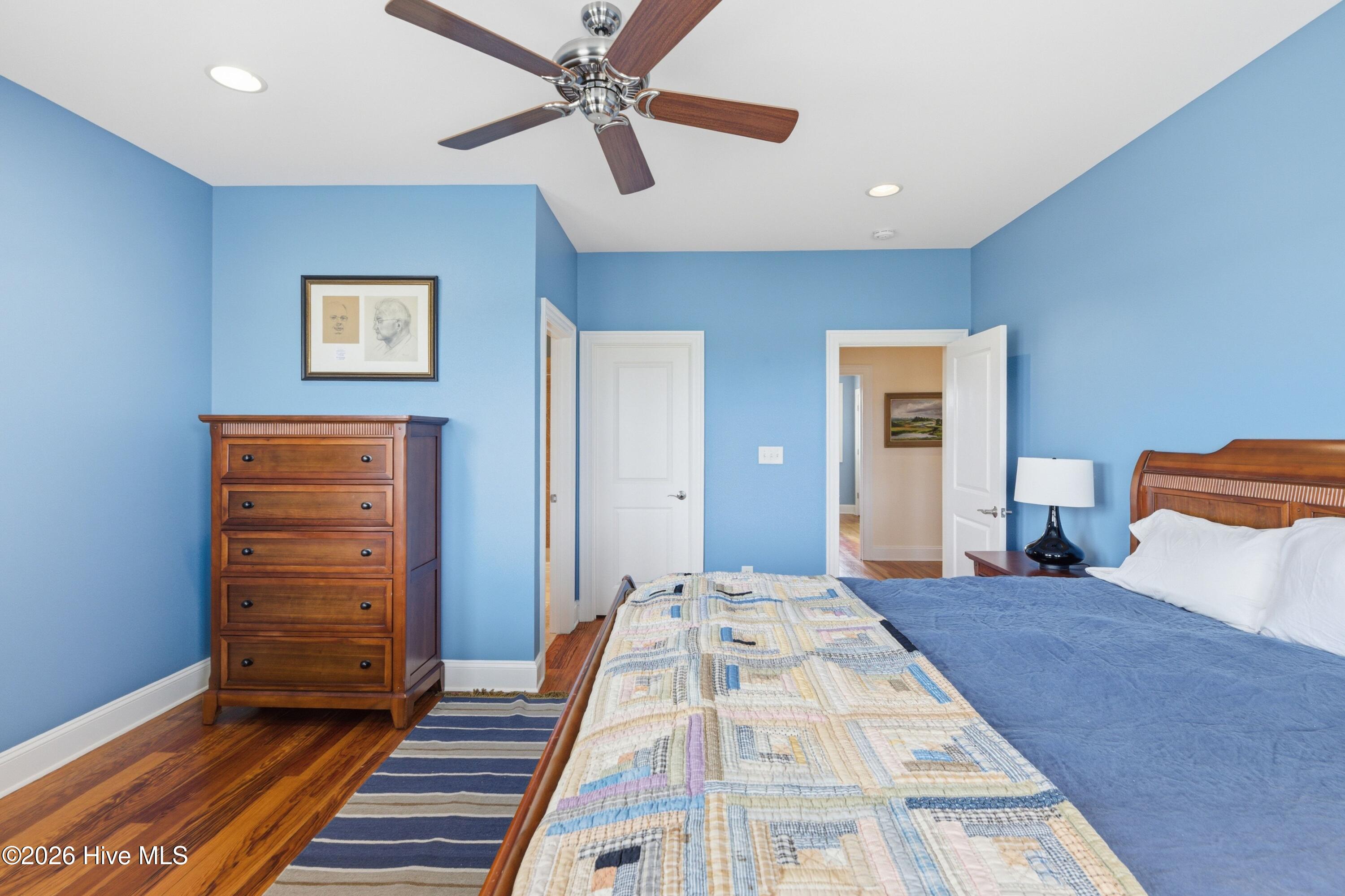 100564058 | Photo 53