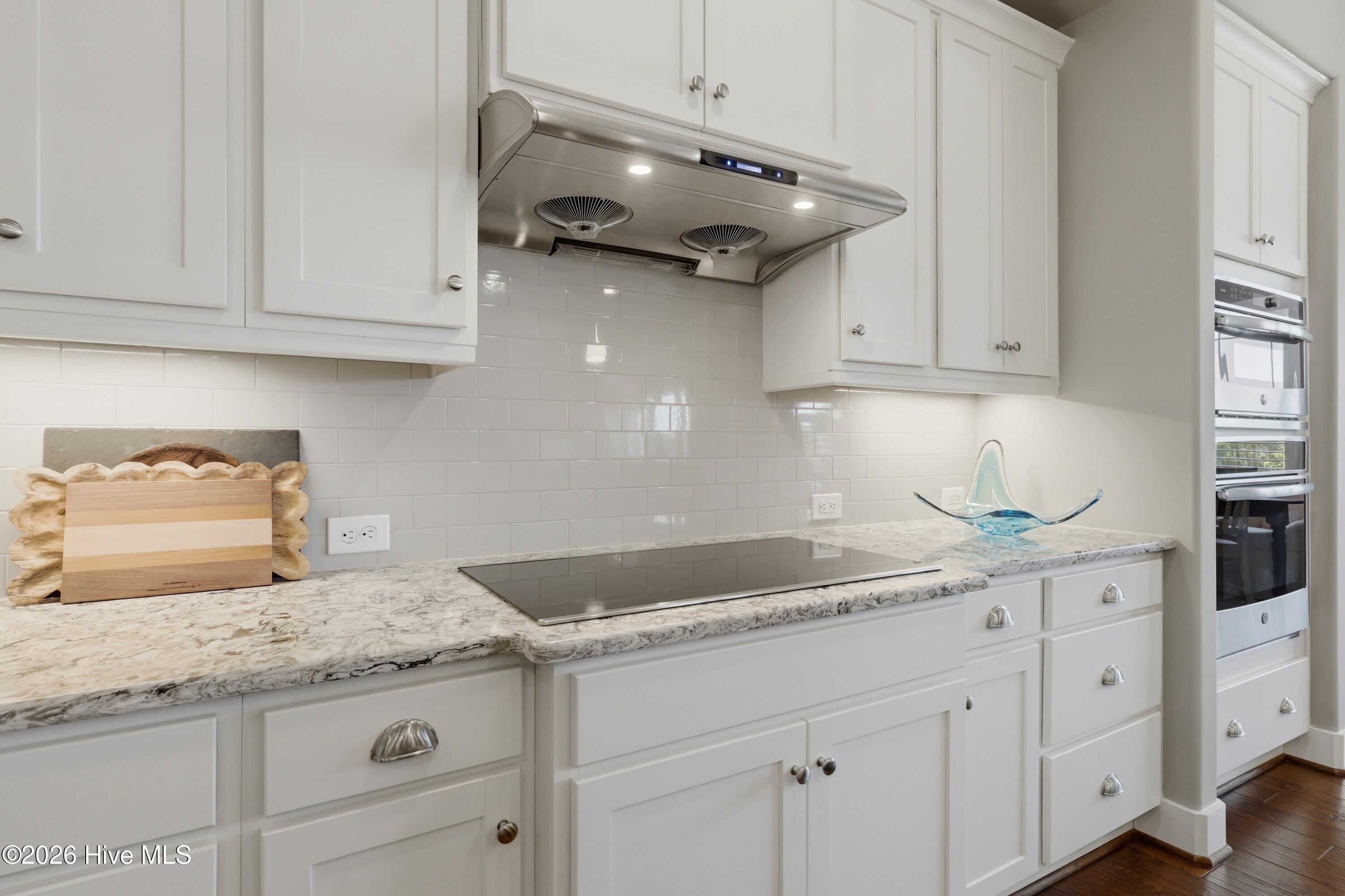 100569596 | Photo 18