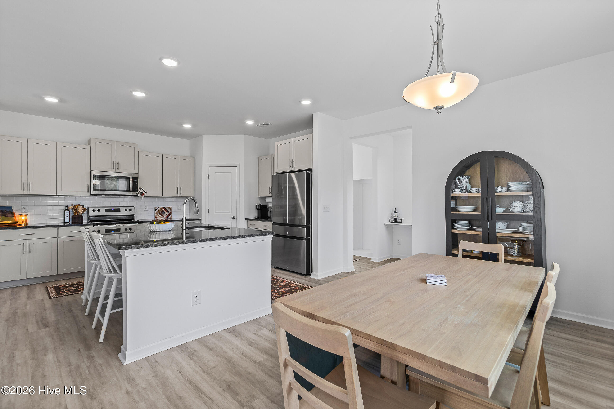 100566421 | Photo 20