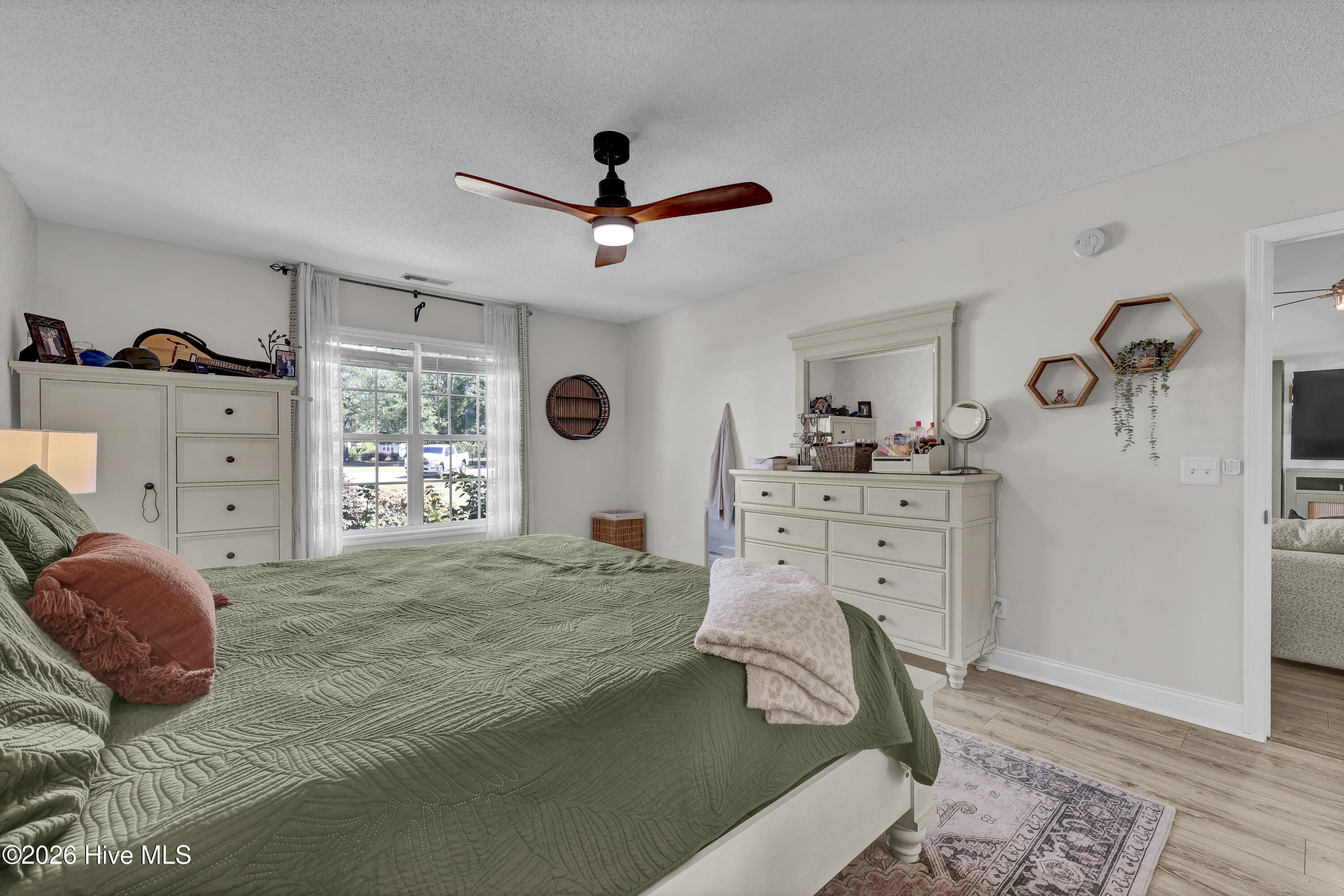 100569381 | Photo 11