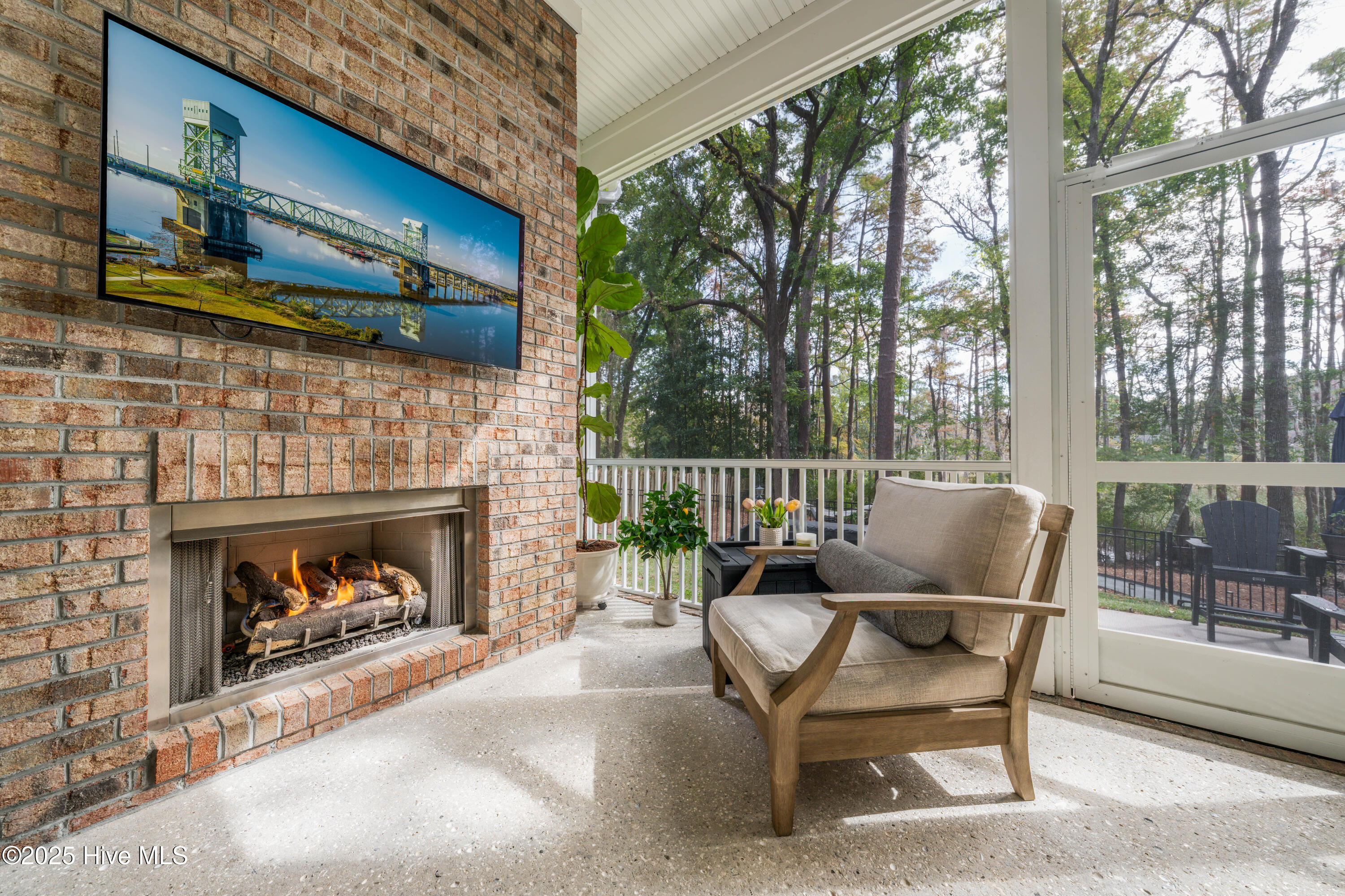 100537850 | Photo 36