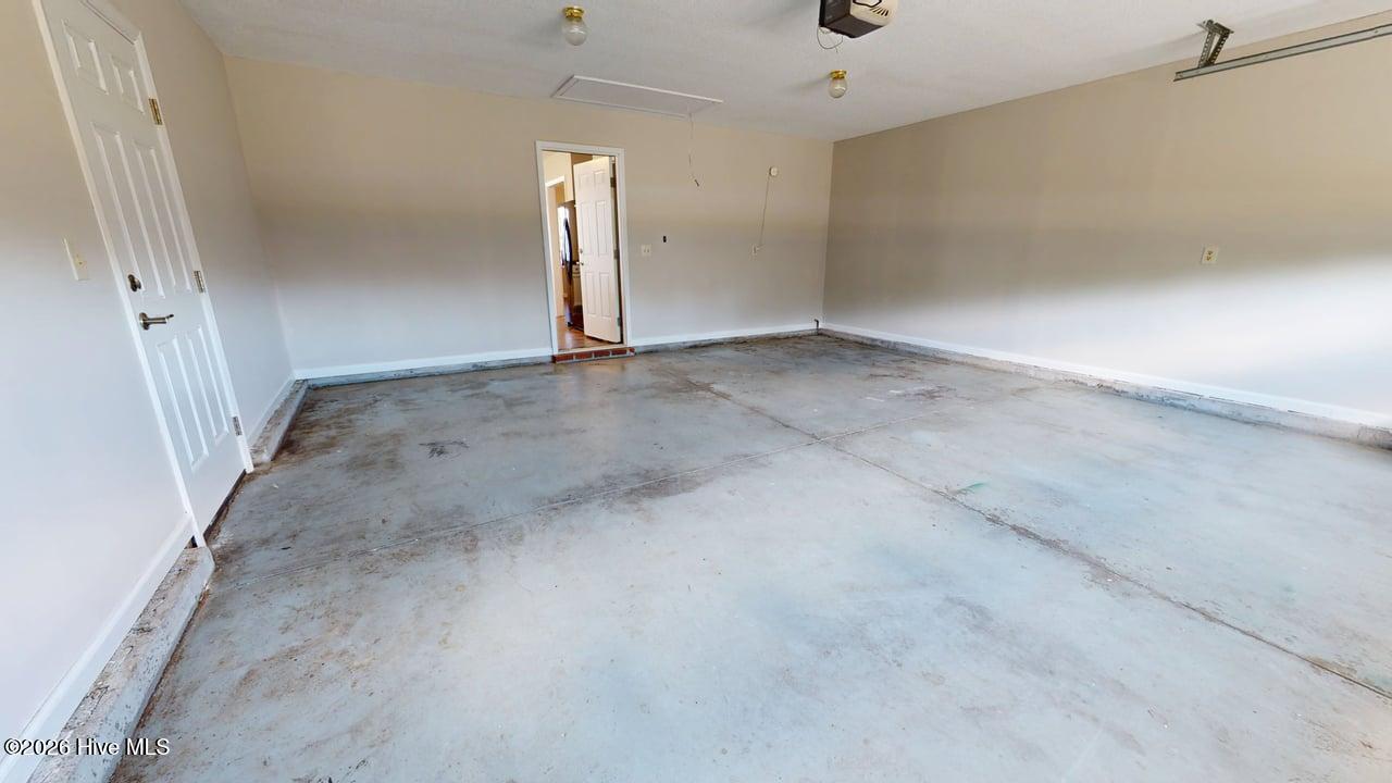 100564739 | Photo 37