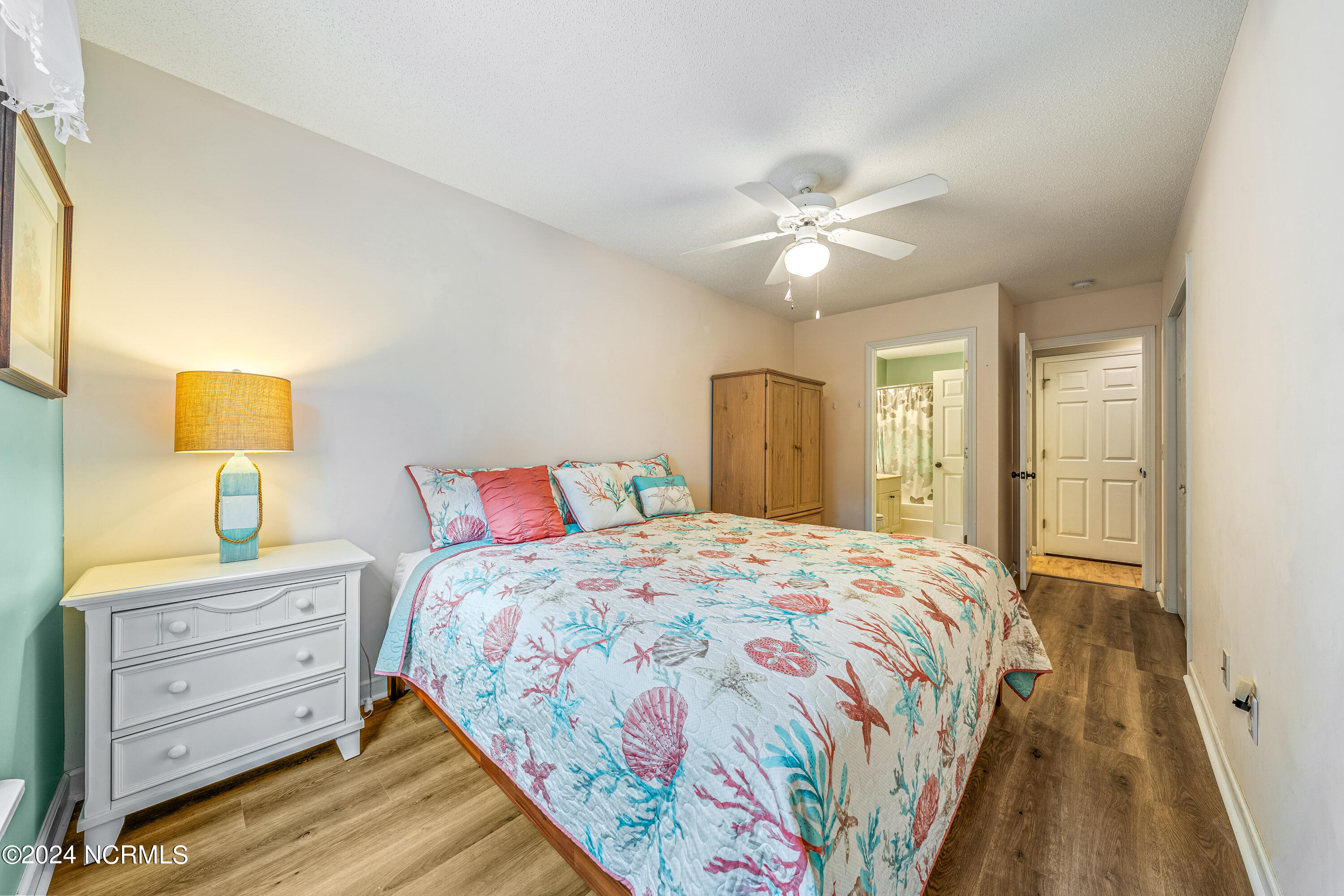 100568479 | Photo 21