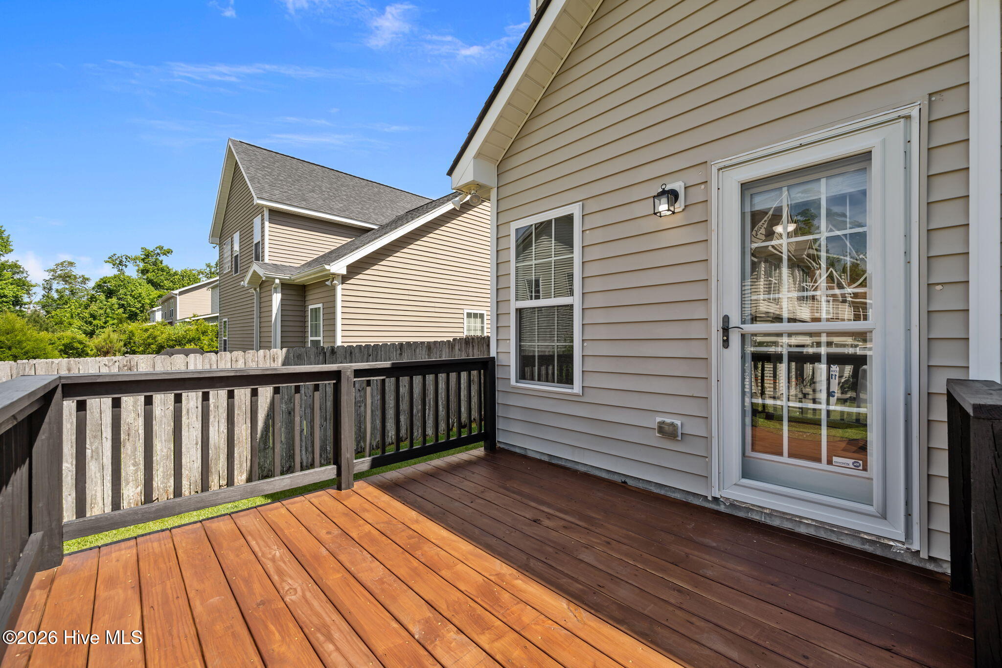 100570344 | Photo 35