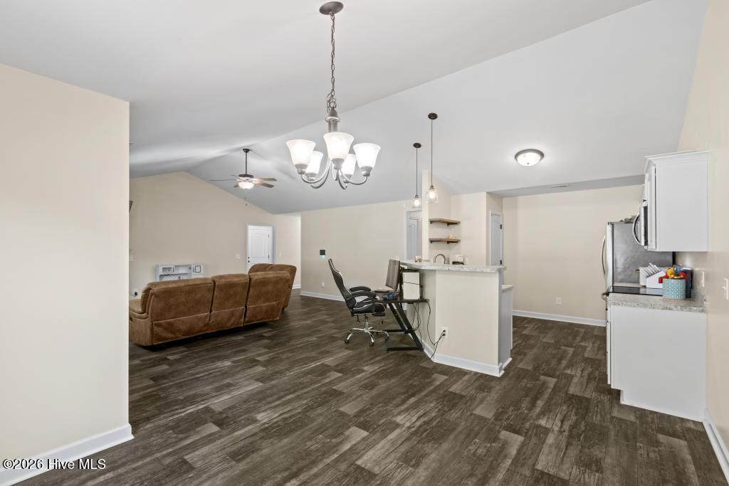 100567312 | Photo 11