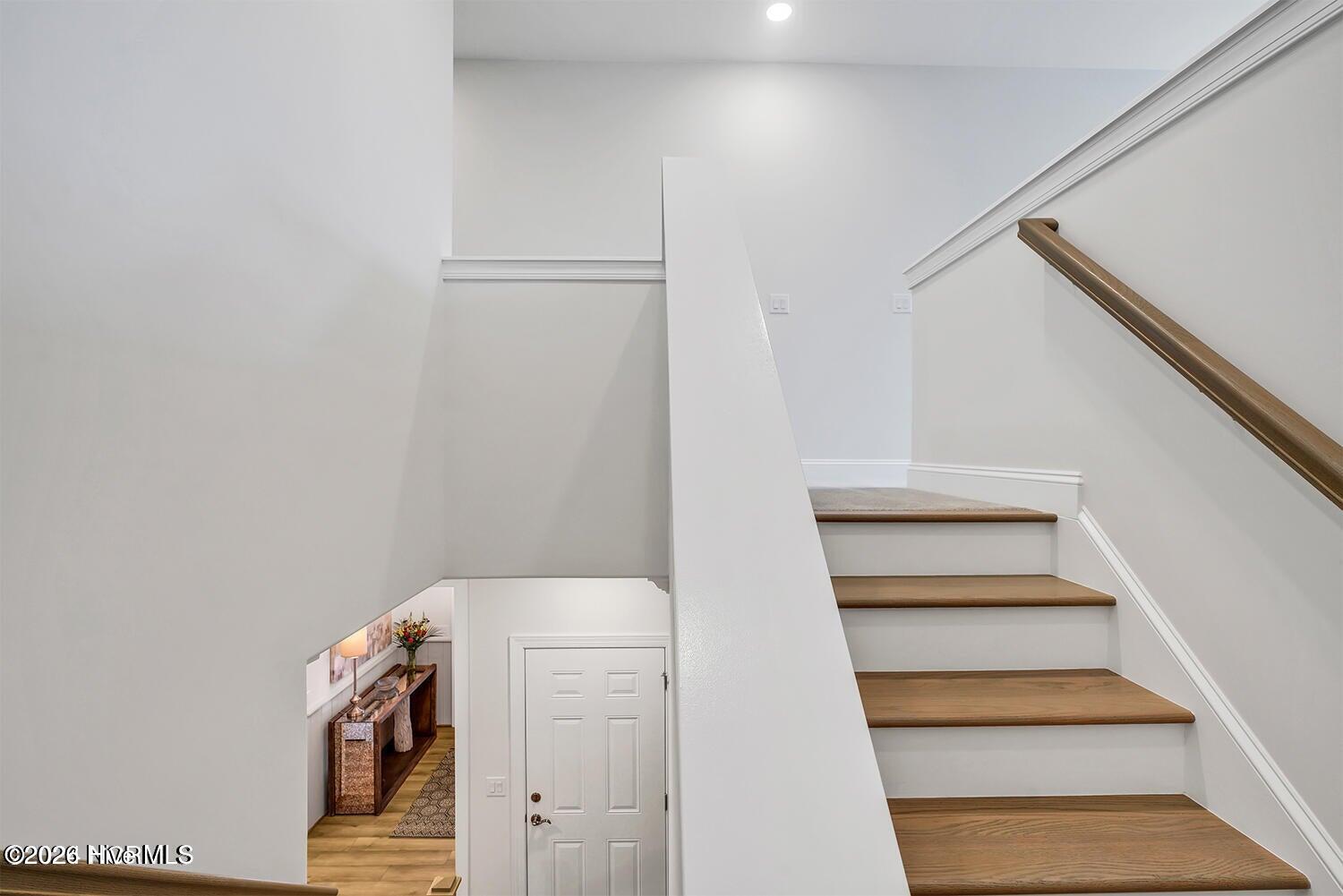 100548611 | Photo 30