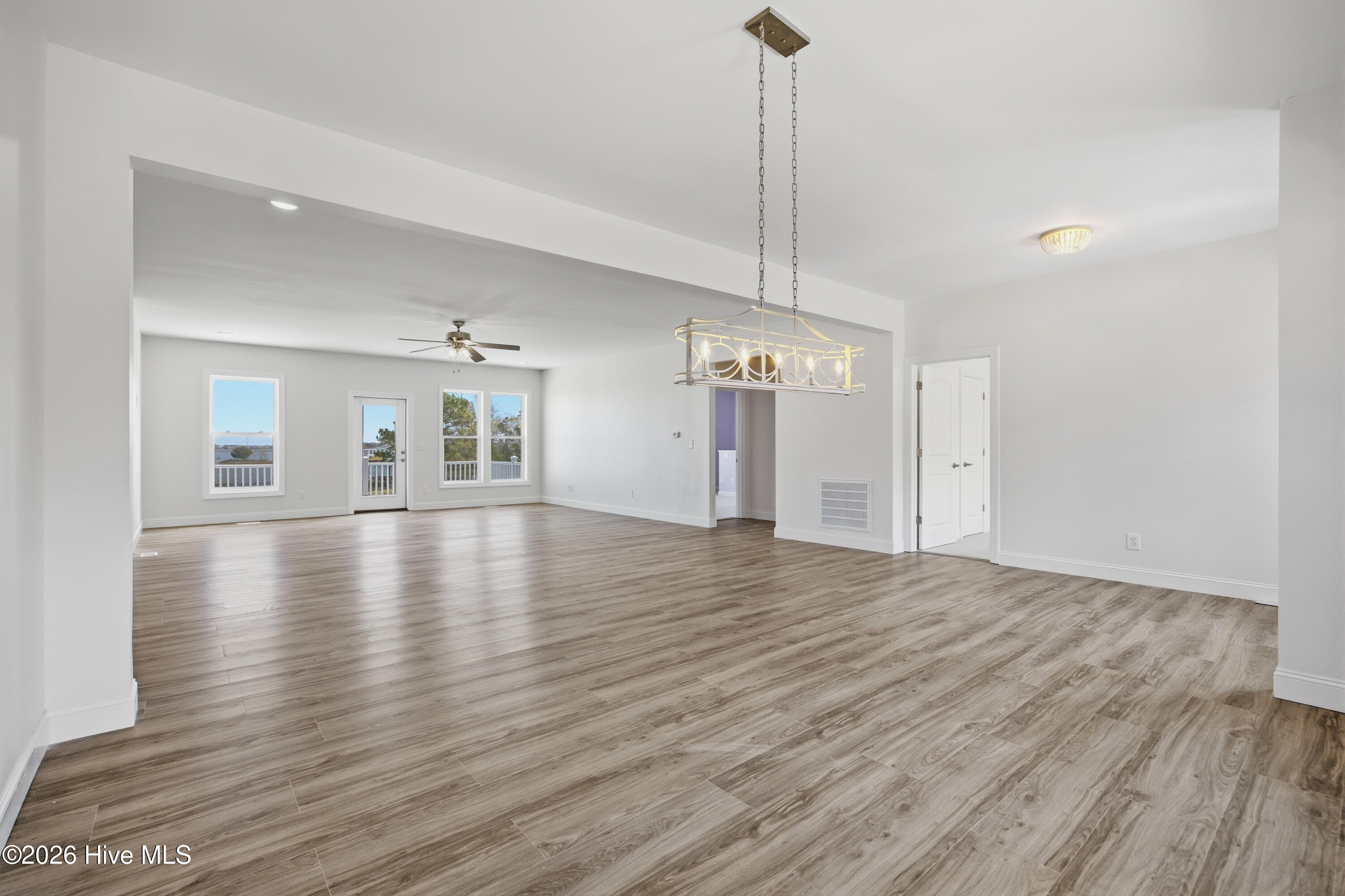 100569941 | Photo 19