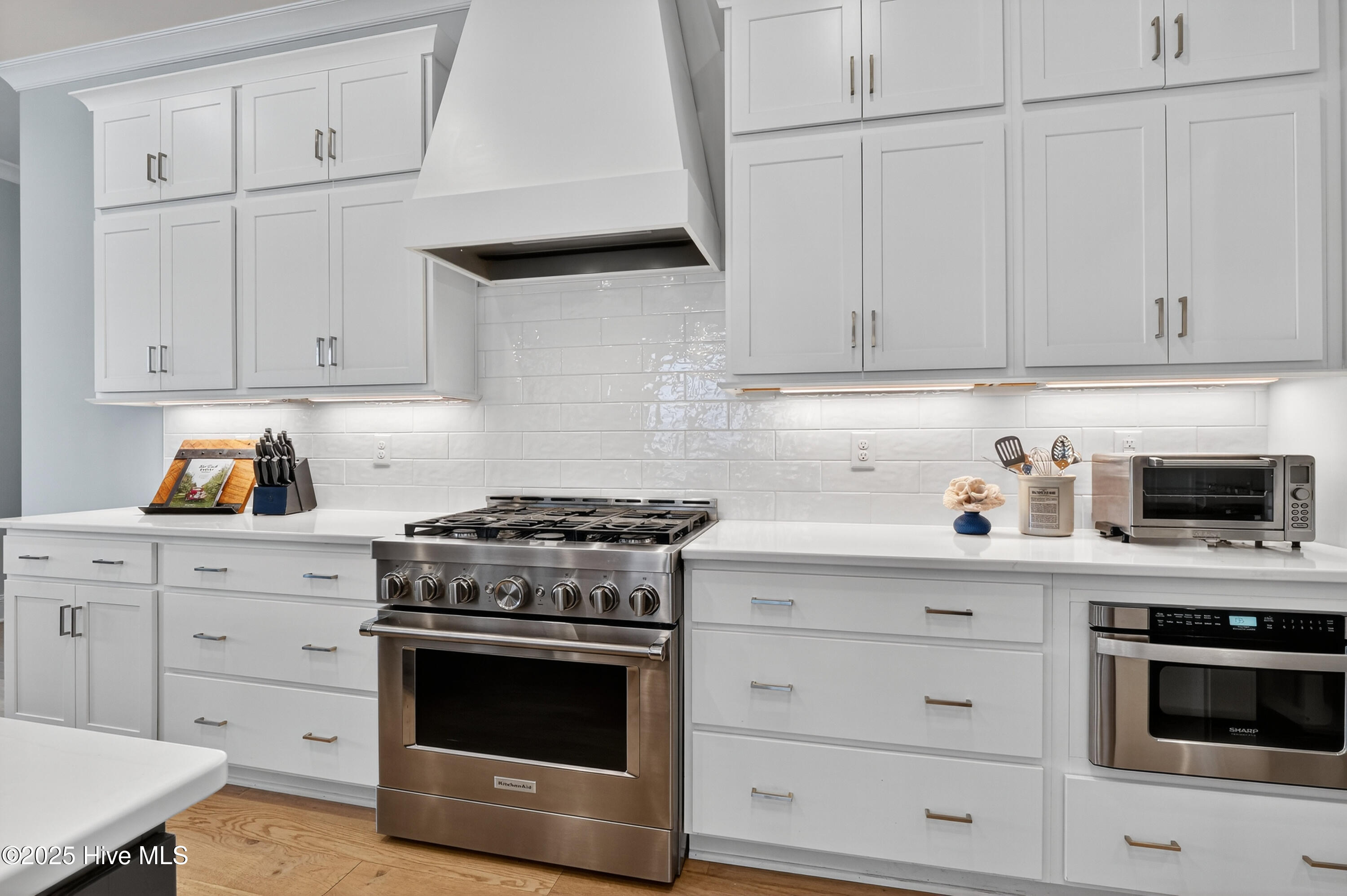 100523935 | Photo 17