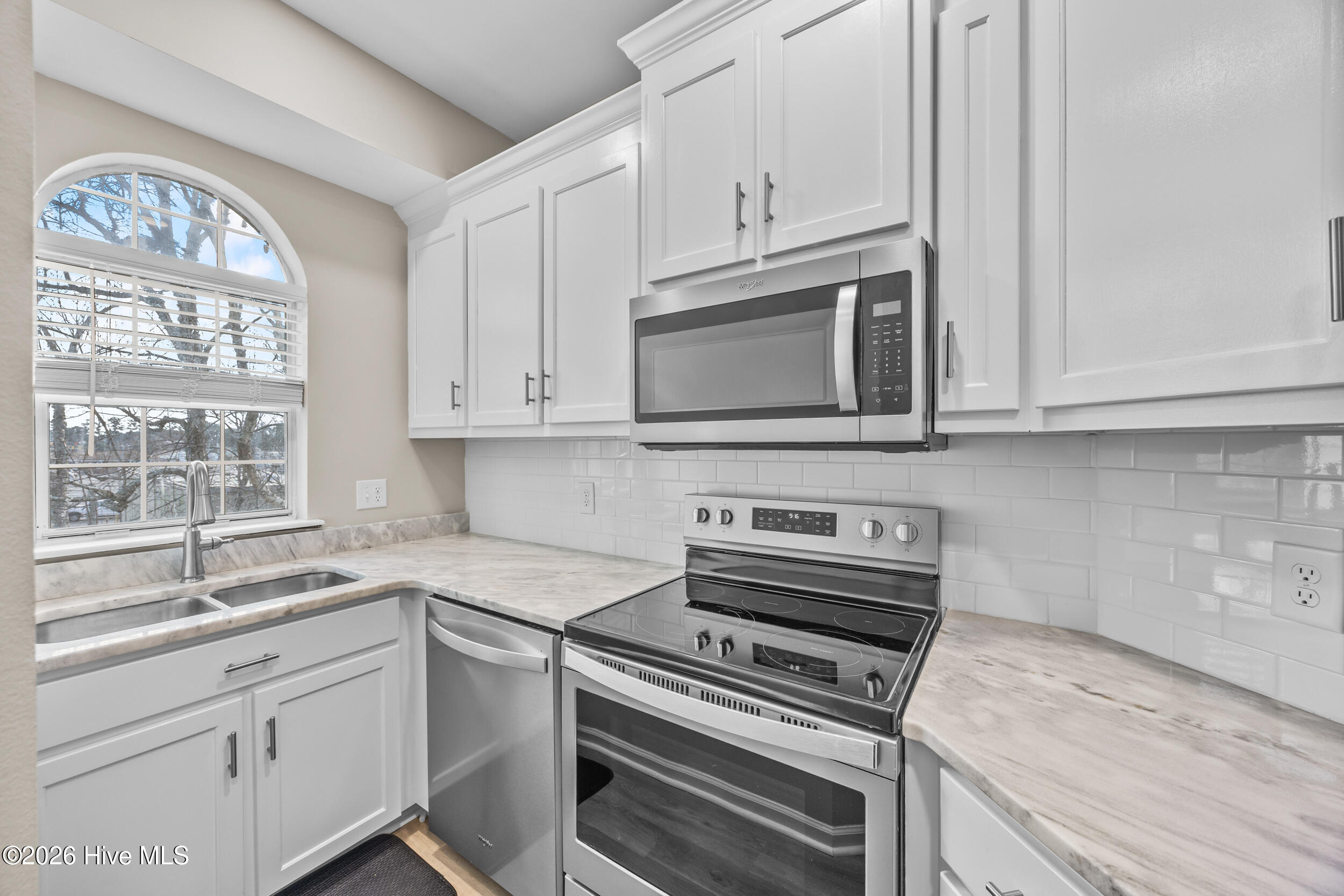 100551479 | Photo 14