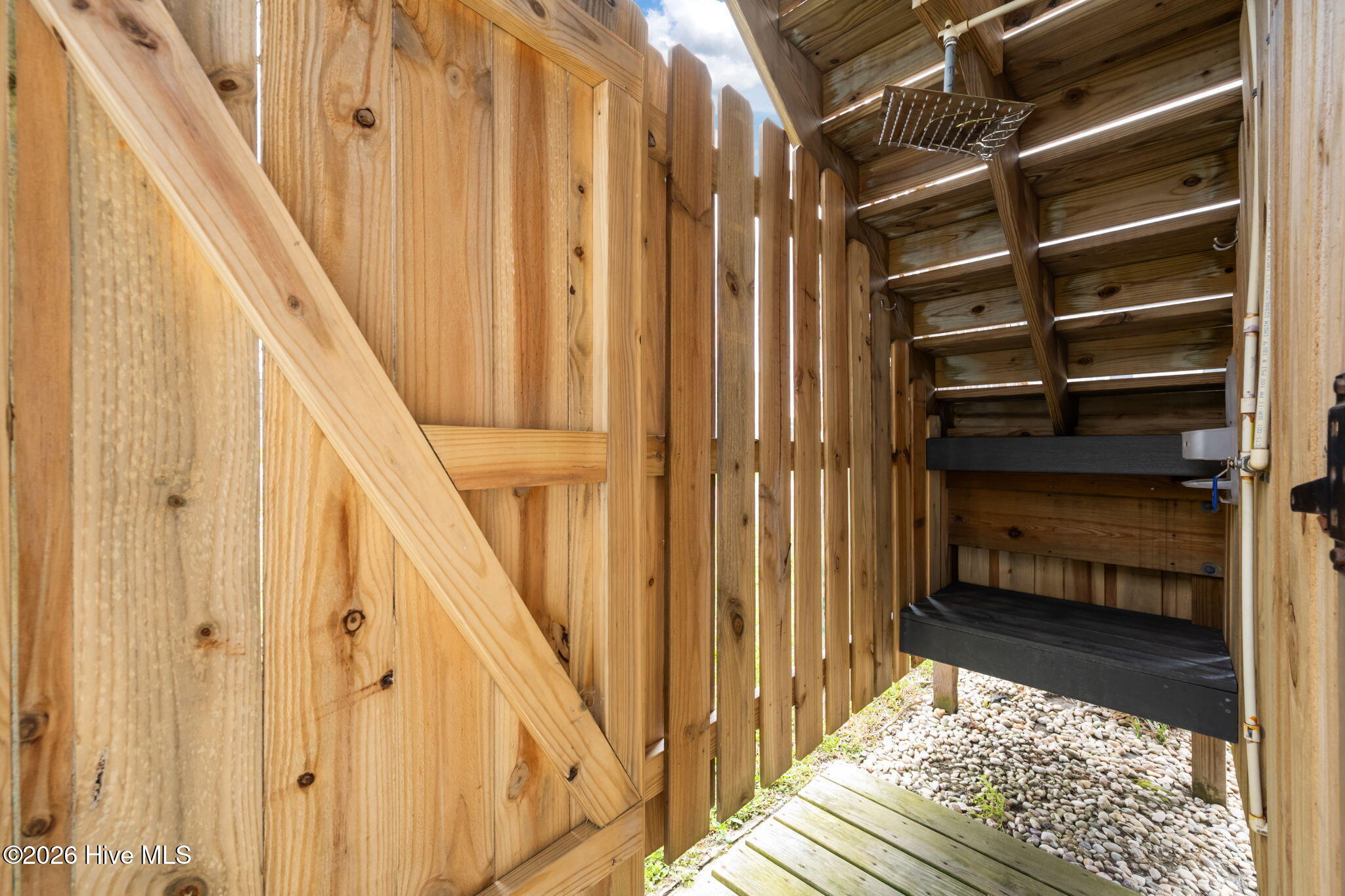 100560354 | Photo 37