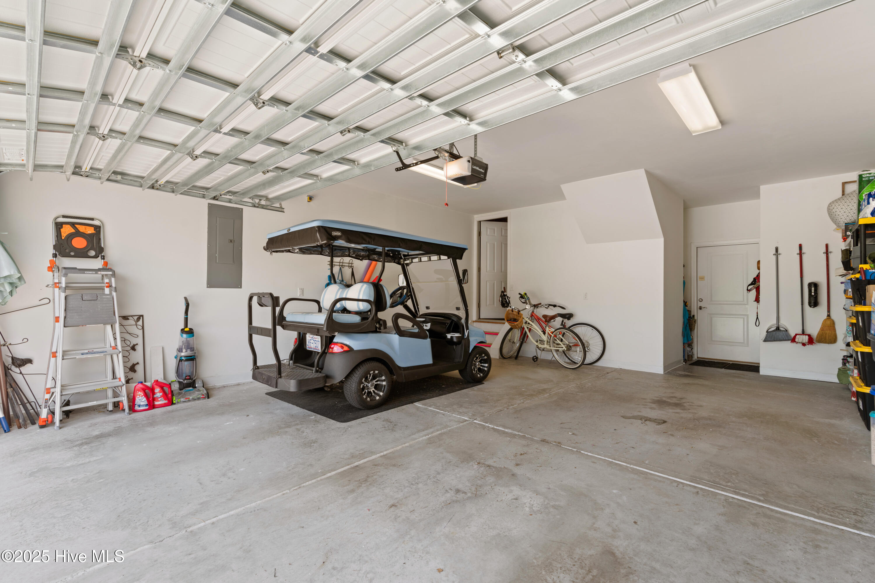 100515849 | Photo 35