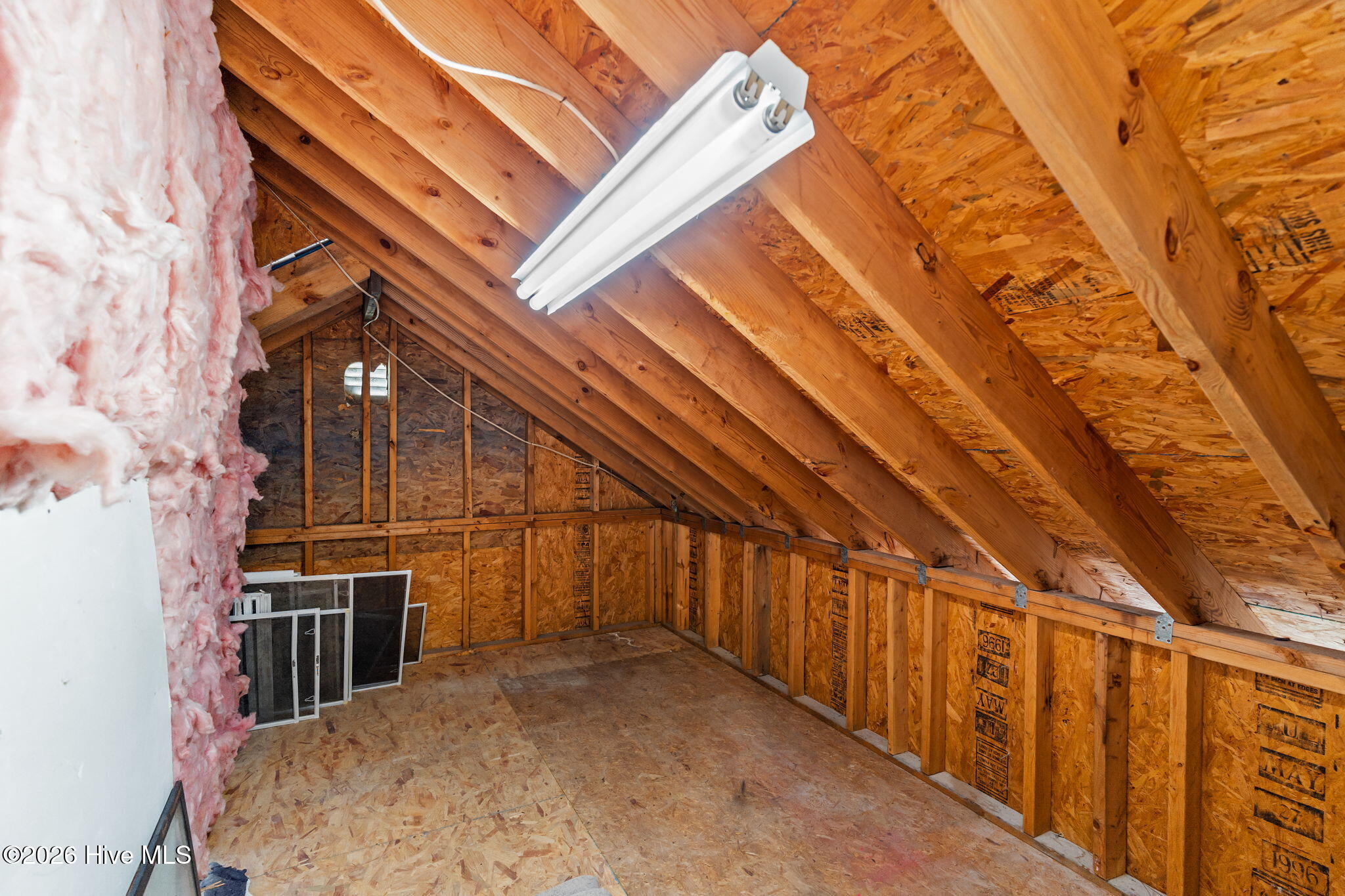 100562796 | Photo 28