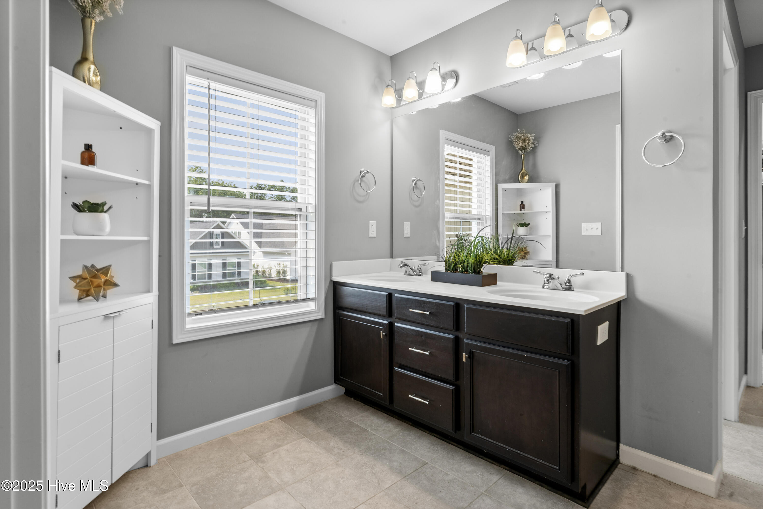 100511448 | Photo 23