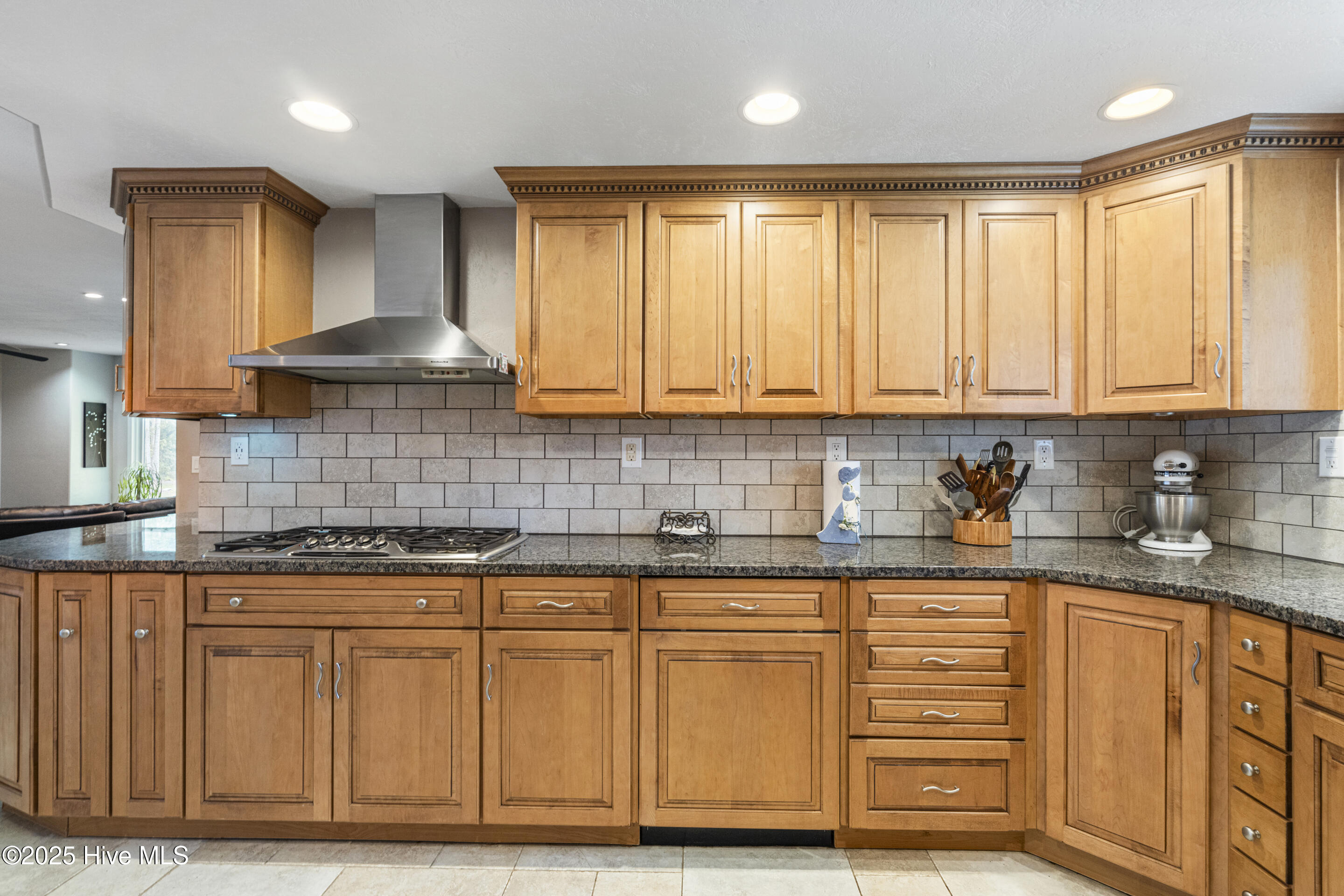 100569480 | Photo 22