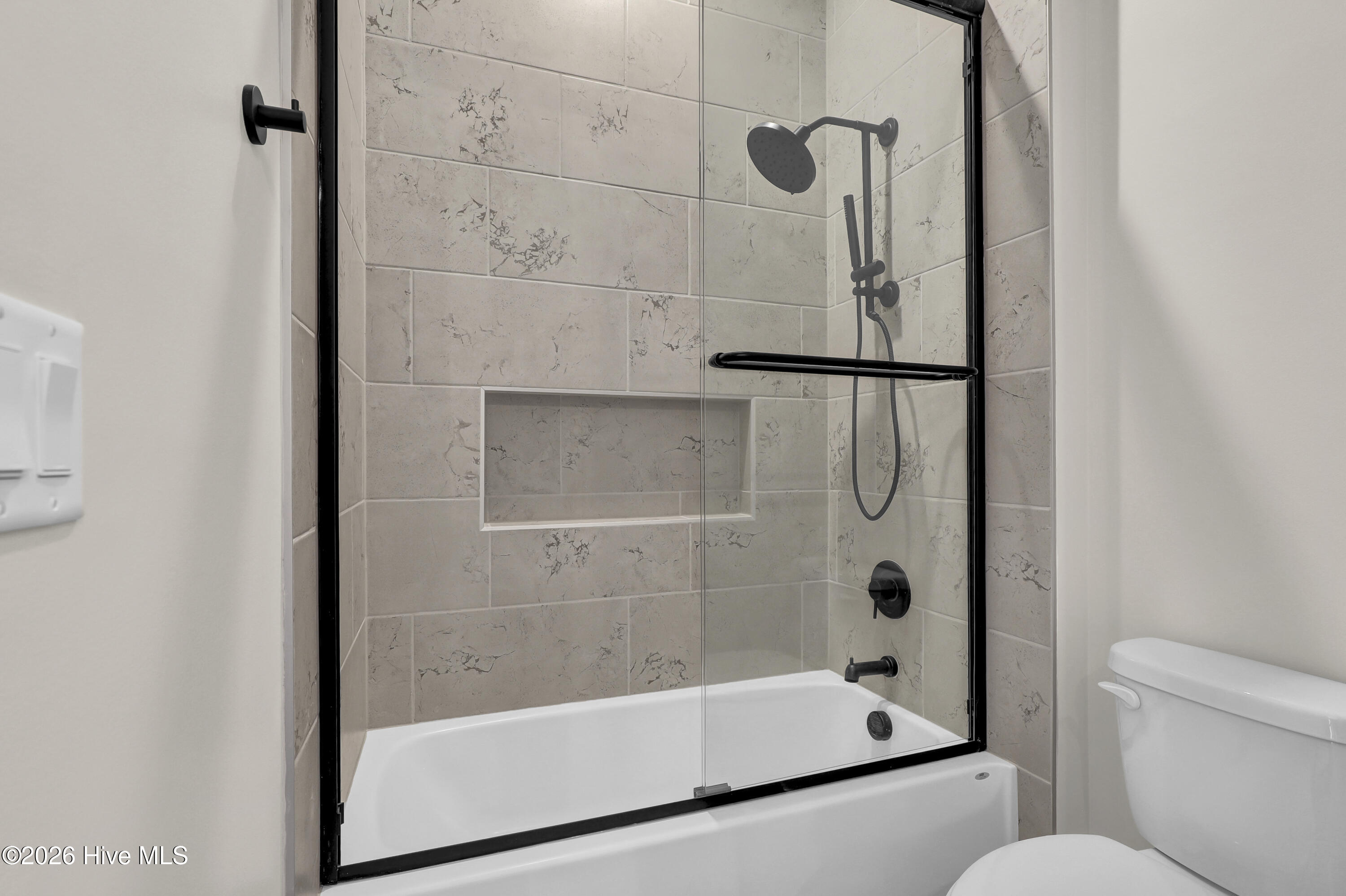 100556414 | Photo 38