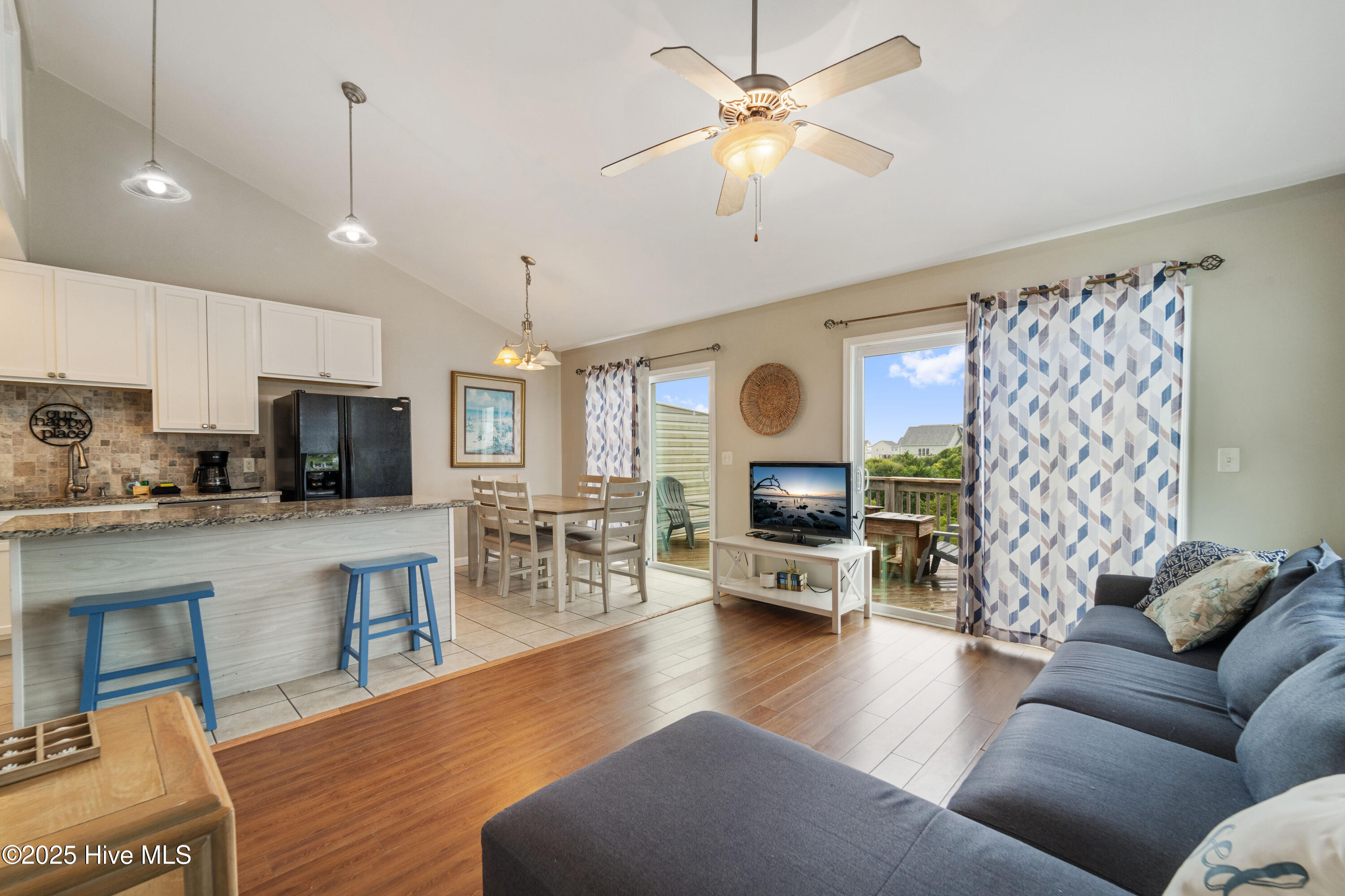 100556675 | Photo 70