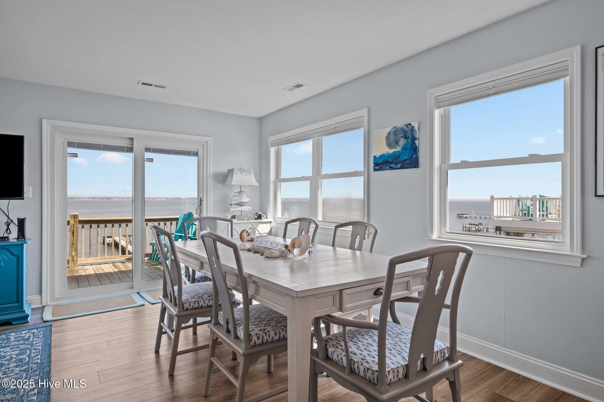 100563008 | Photo 30