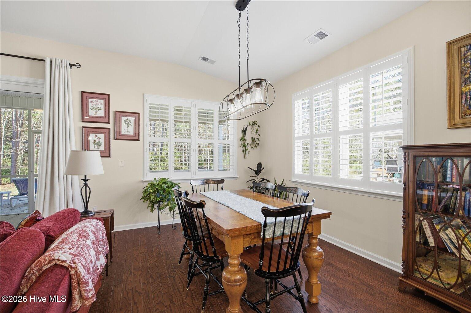 100561084 | Photo 13