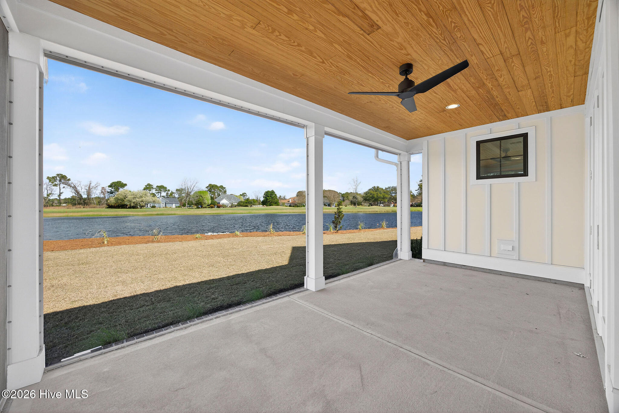 100542408 | Photo 12