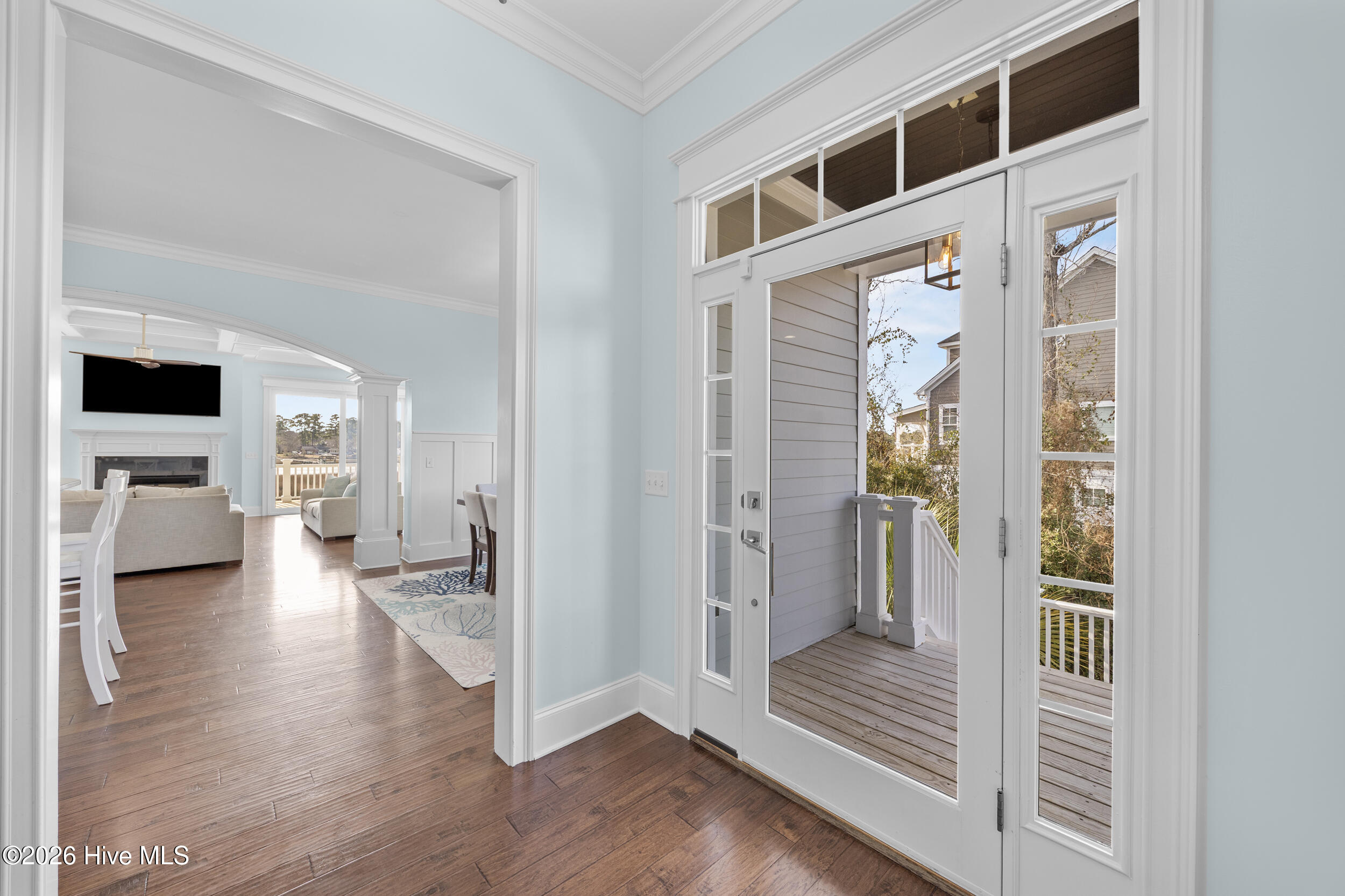 100549374 | Photo 11