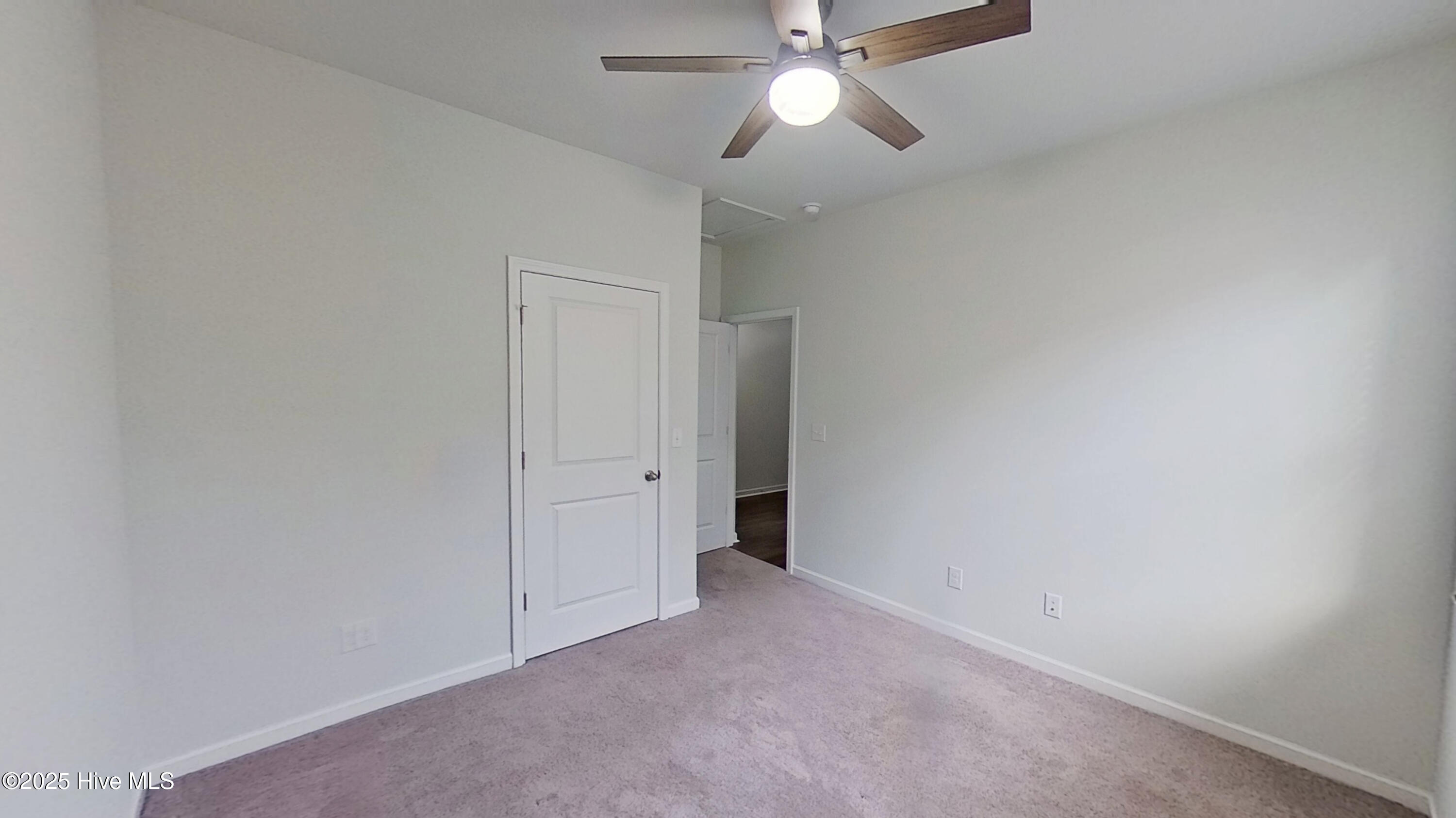 100543063 | Photo 18