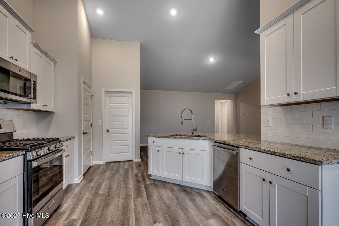 100527504 | Photo 13