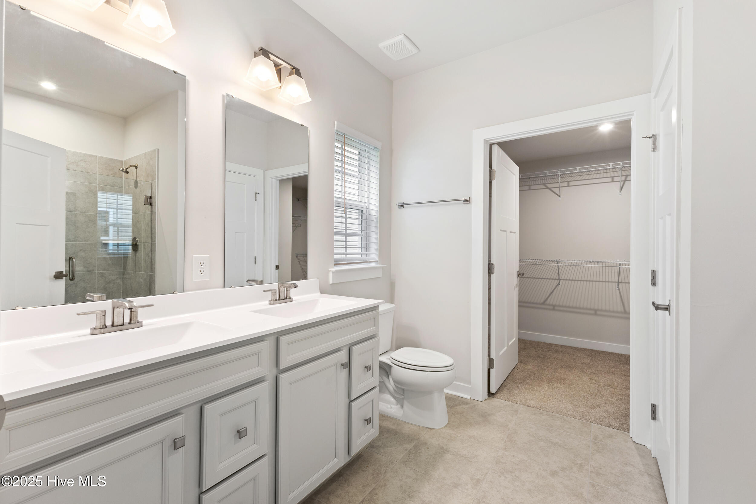 100530232 | Photo 16