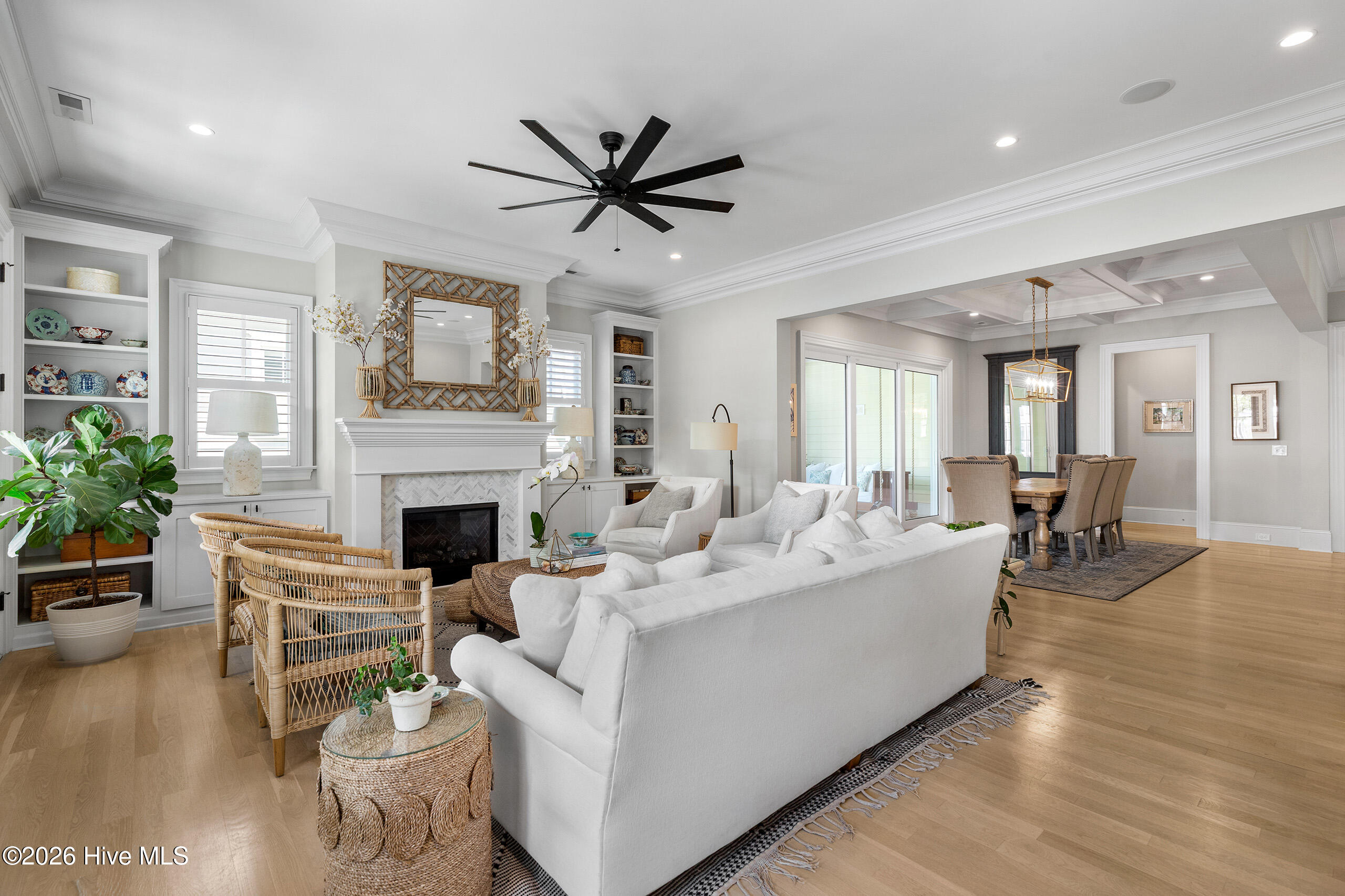 100563719 | Photo 11