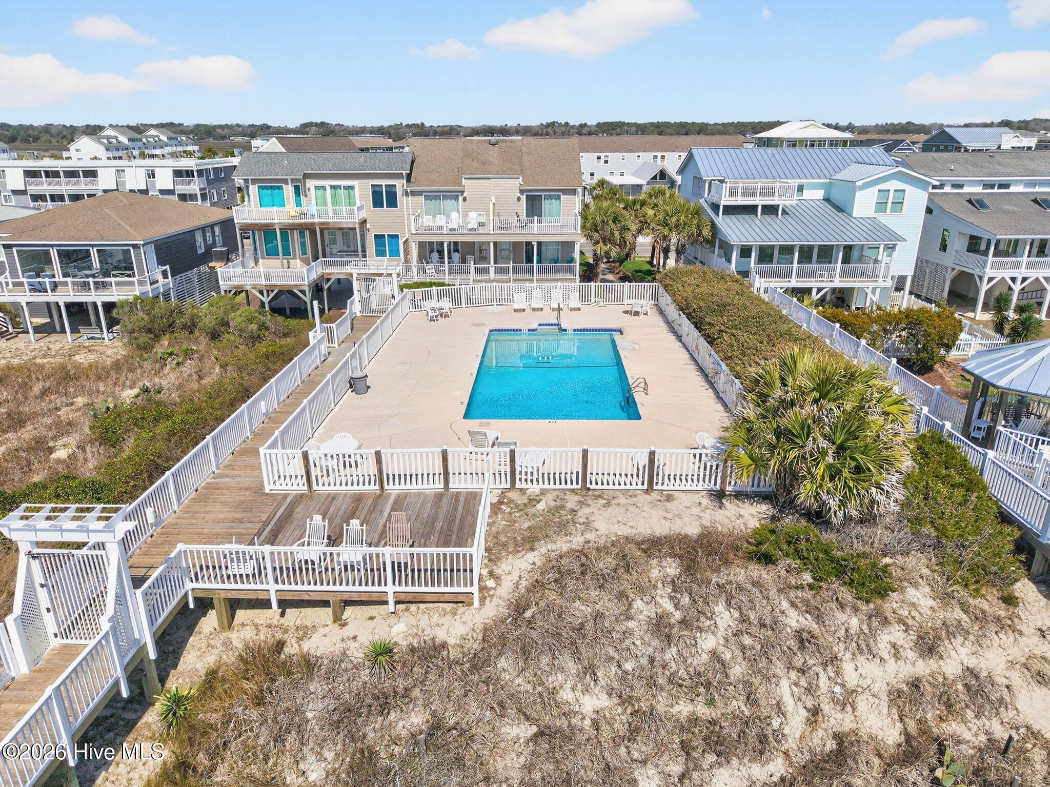 100562824 | Photo 42