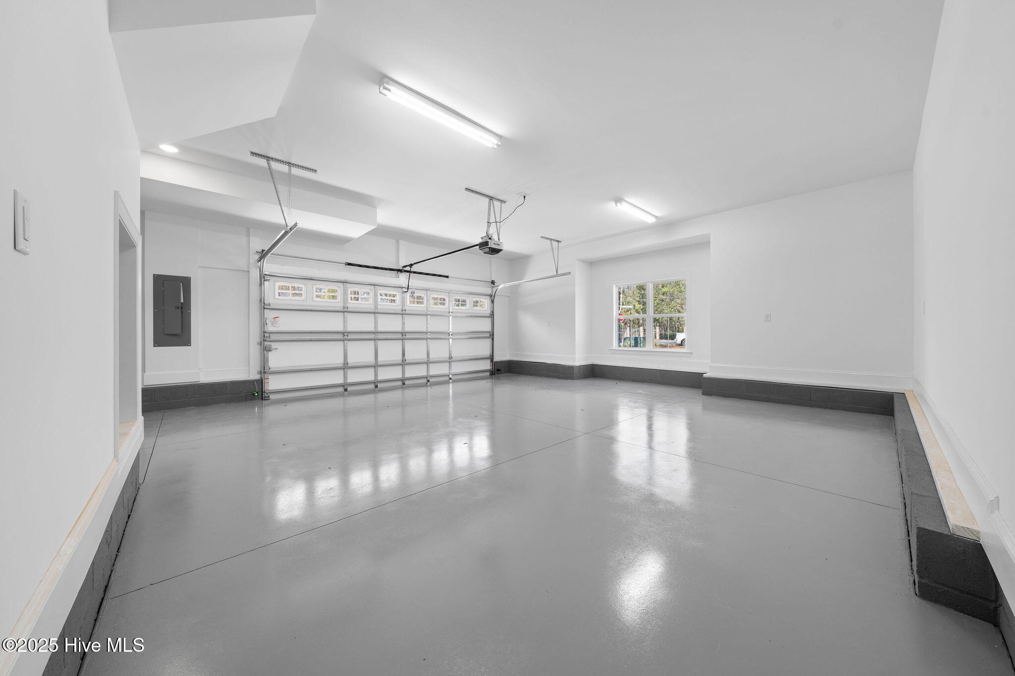 100488997 | Photo 43