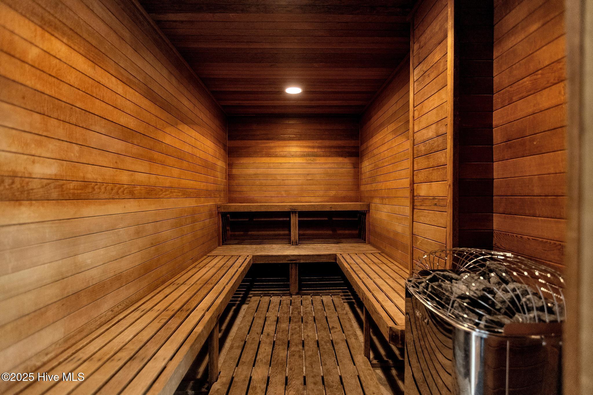 100515705 | Photo 36