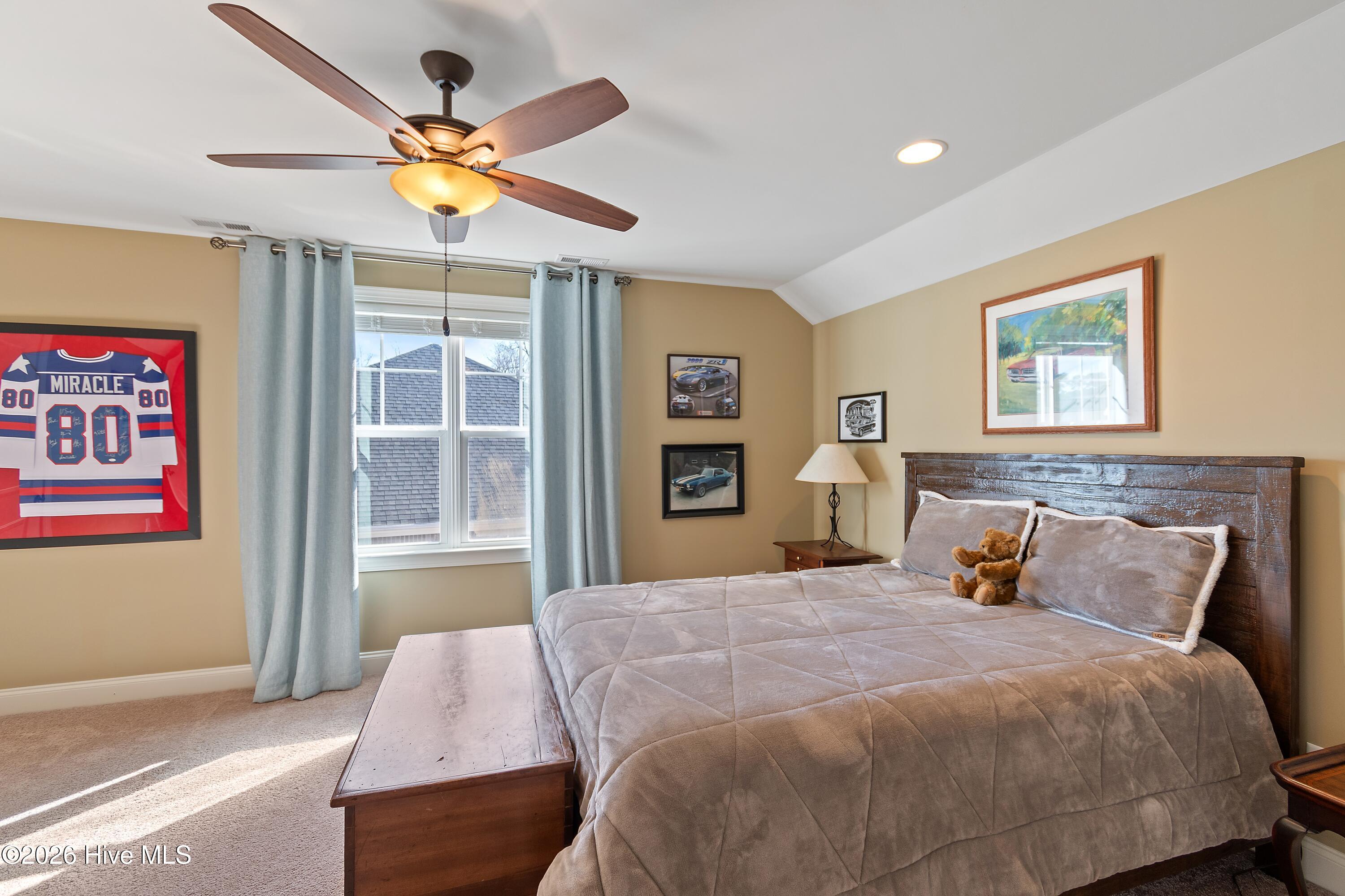 100558419 | Photo 43