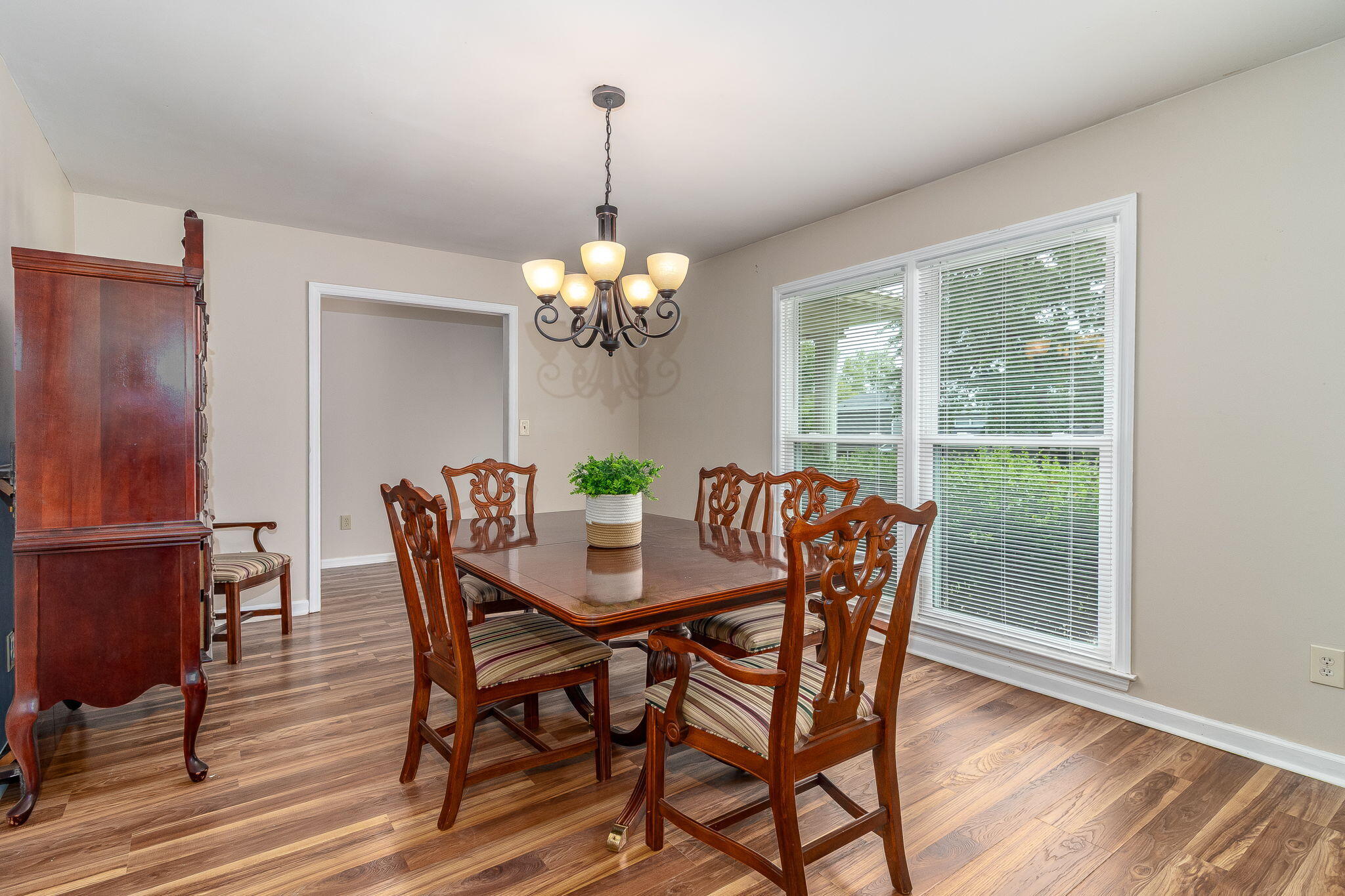 9-web-or-mls-105 DRESDEN DR A©--16