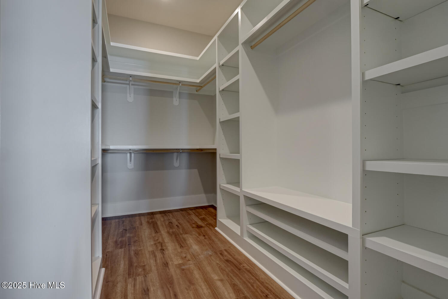 100539915 | Photo 37