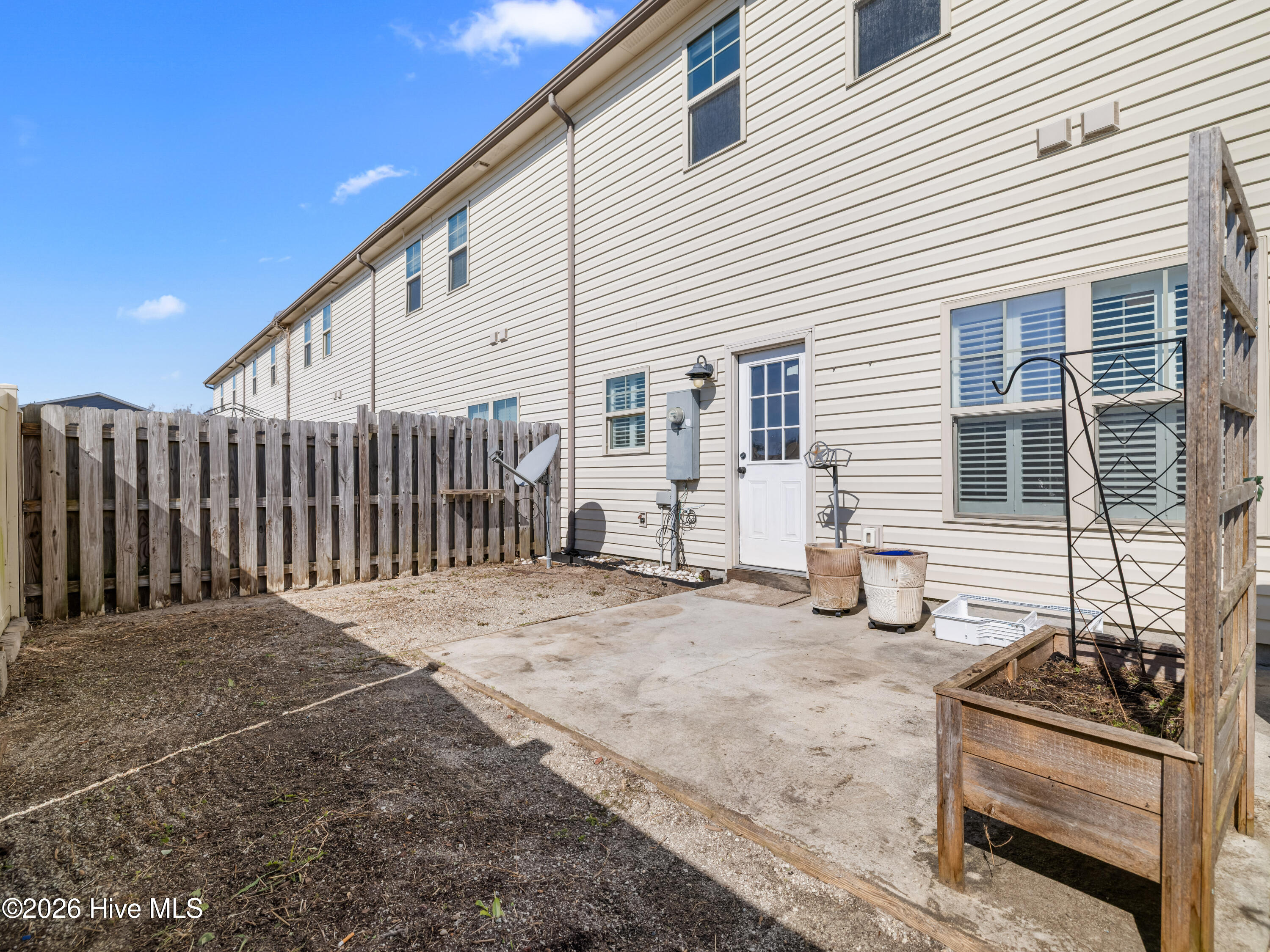 100554822 | Photo 43