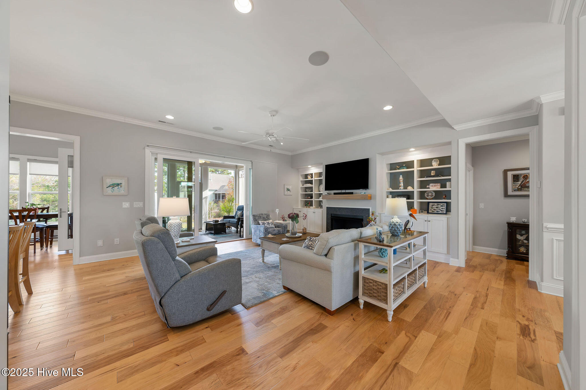 100547270 | Photo 11