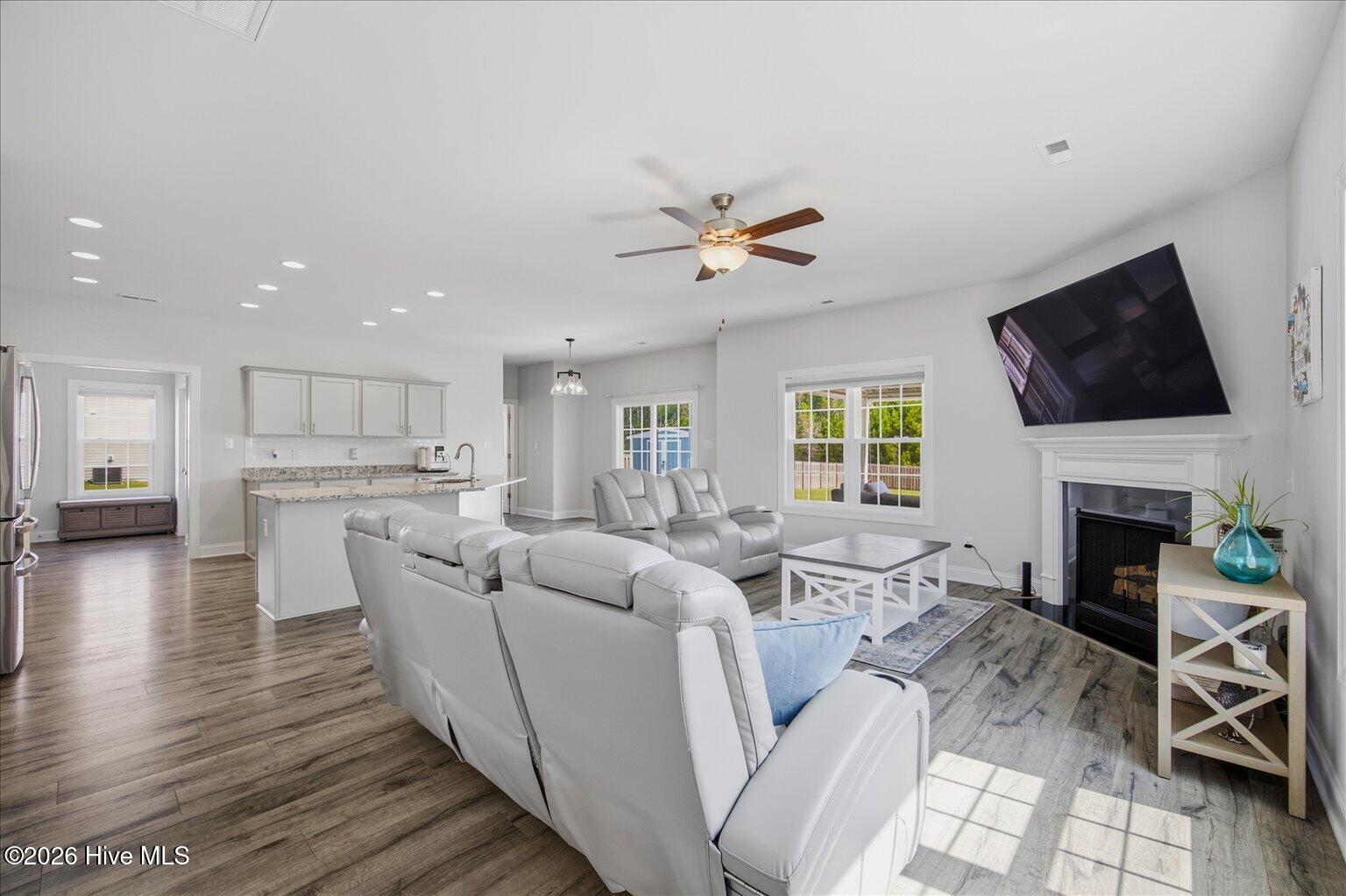 100564779 | Photo 19