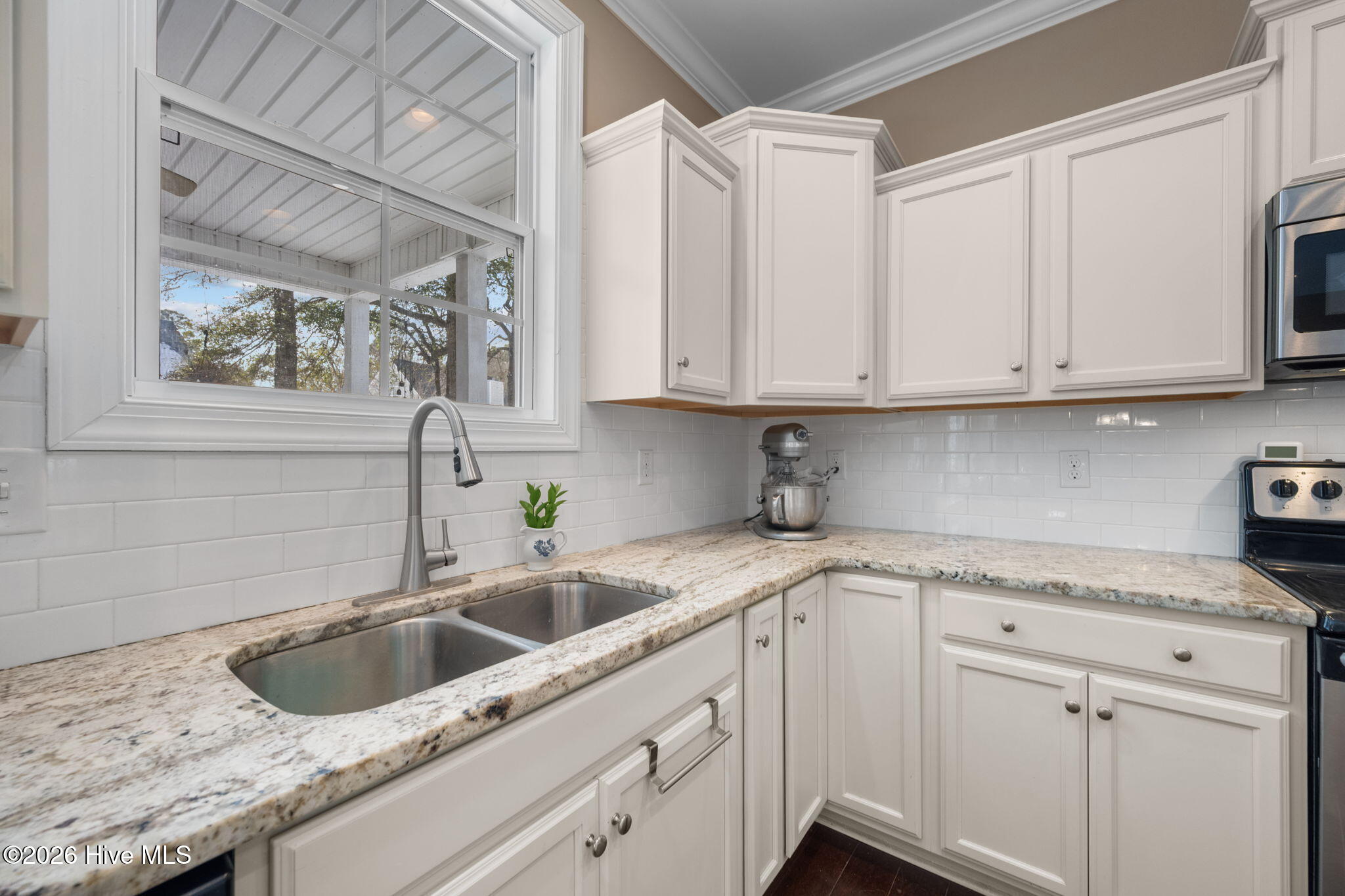 100553408 | Photo 12