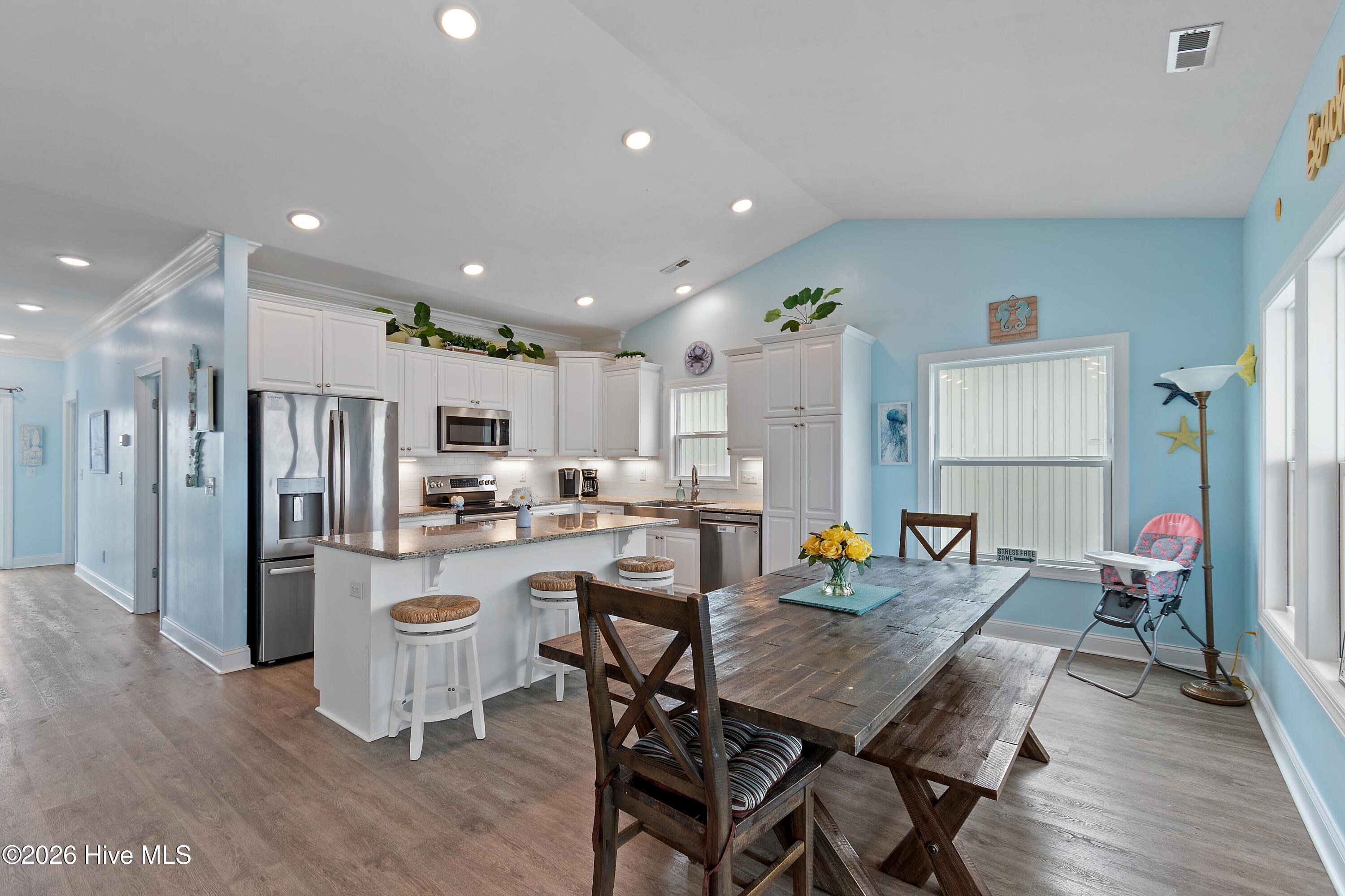 100555702 | Photo 11