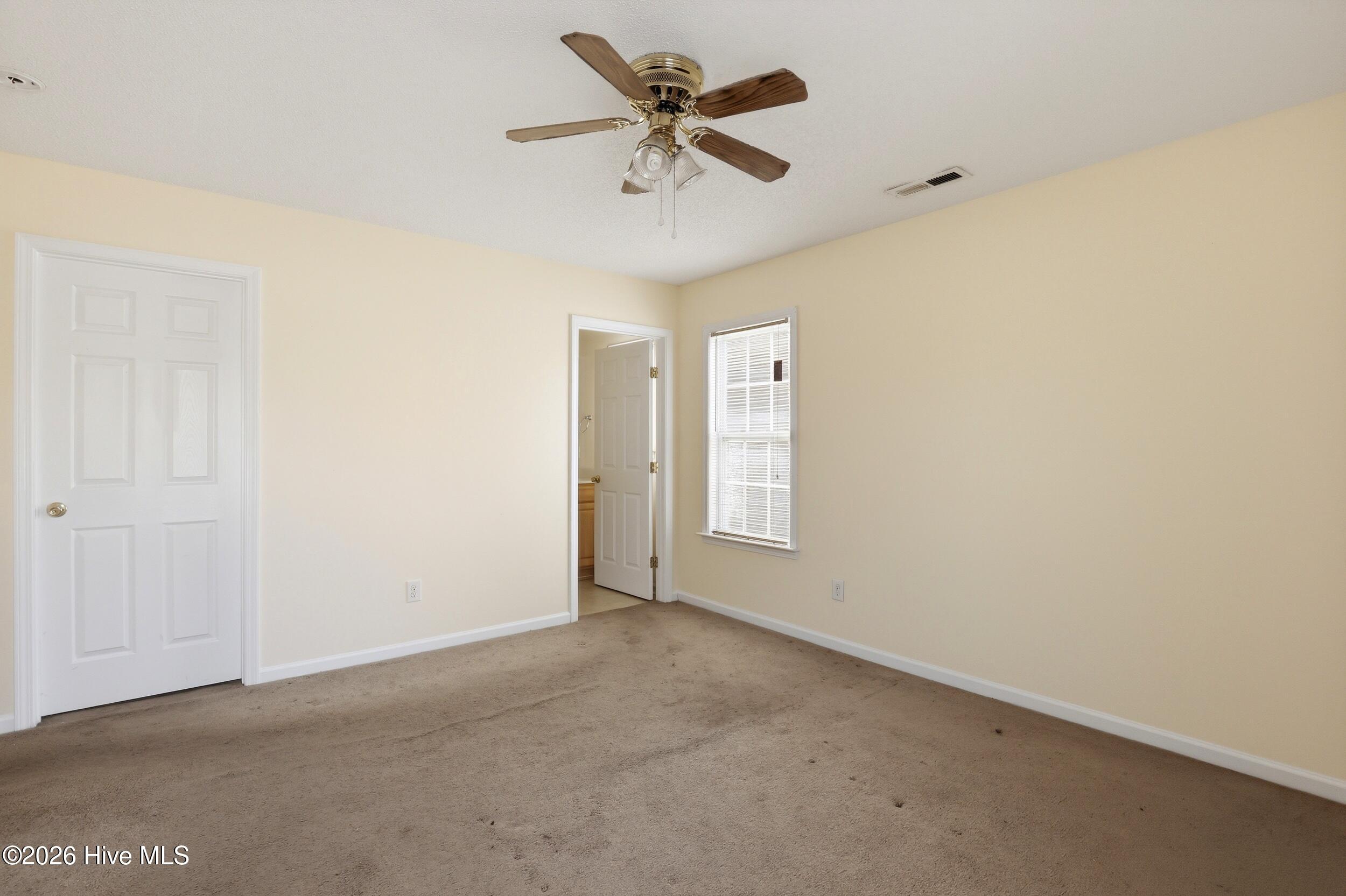 100568655 | Photo 14