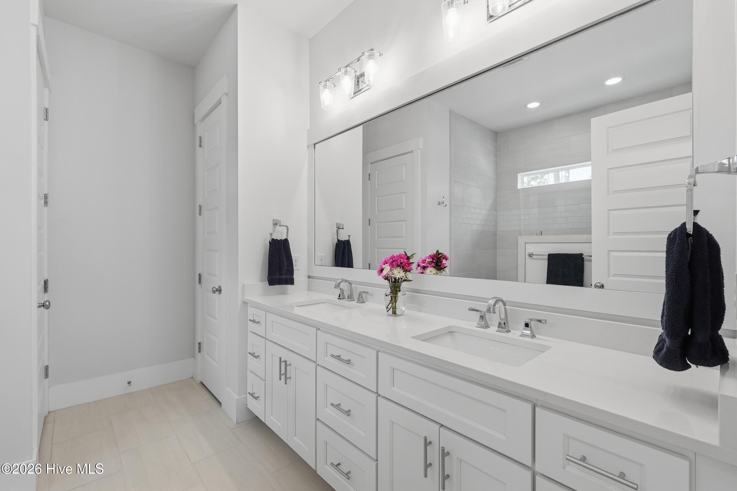 100563980 | Photo 48