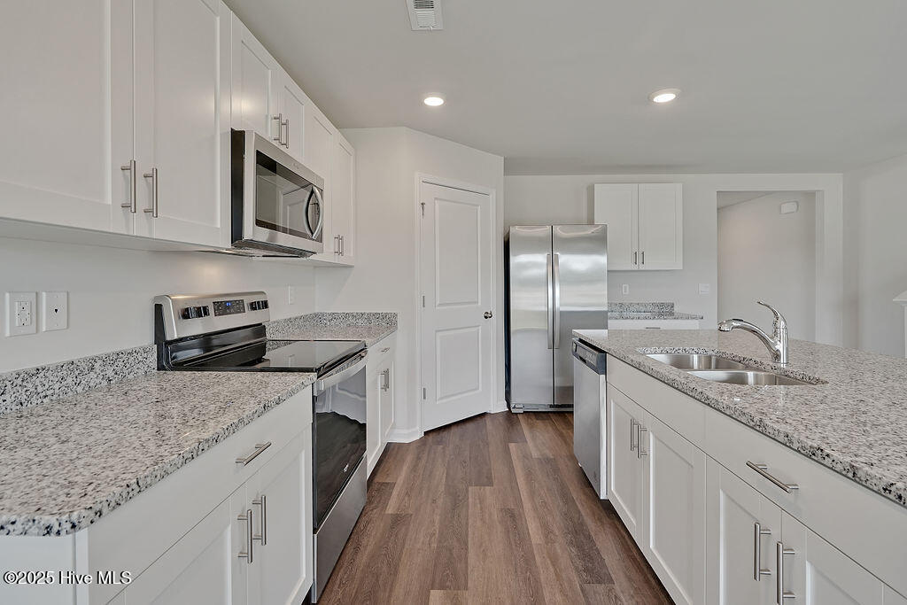 100546498 | Photo 12