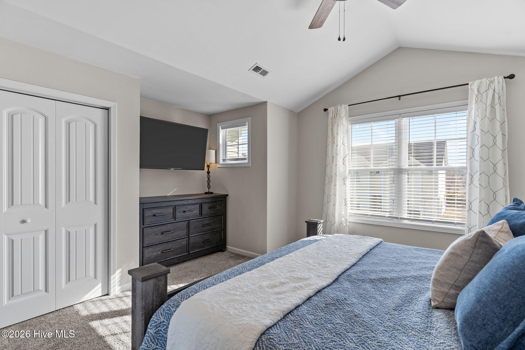 100555815 | Photo 26