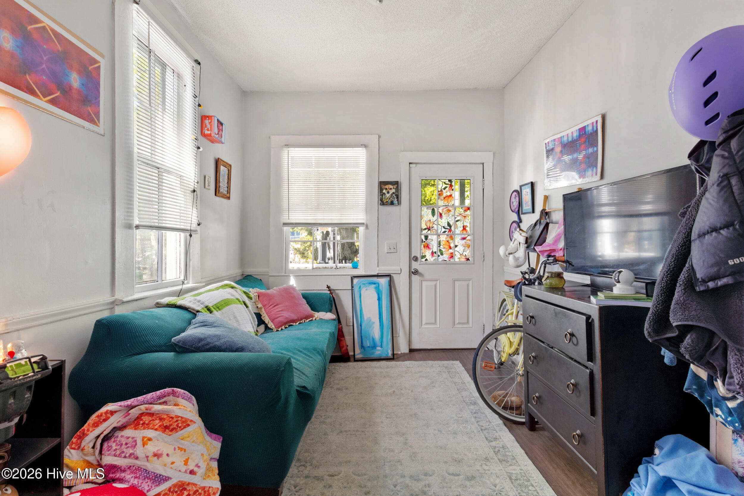 100566209 | Photo 19