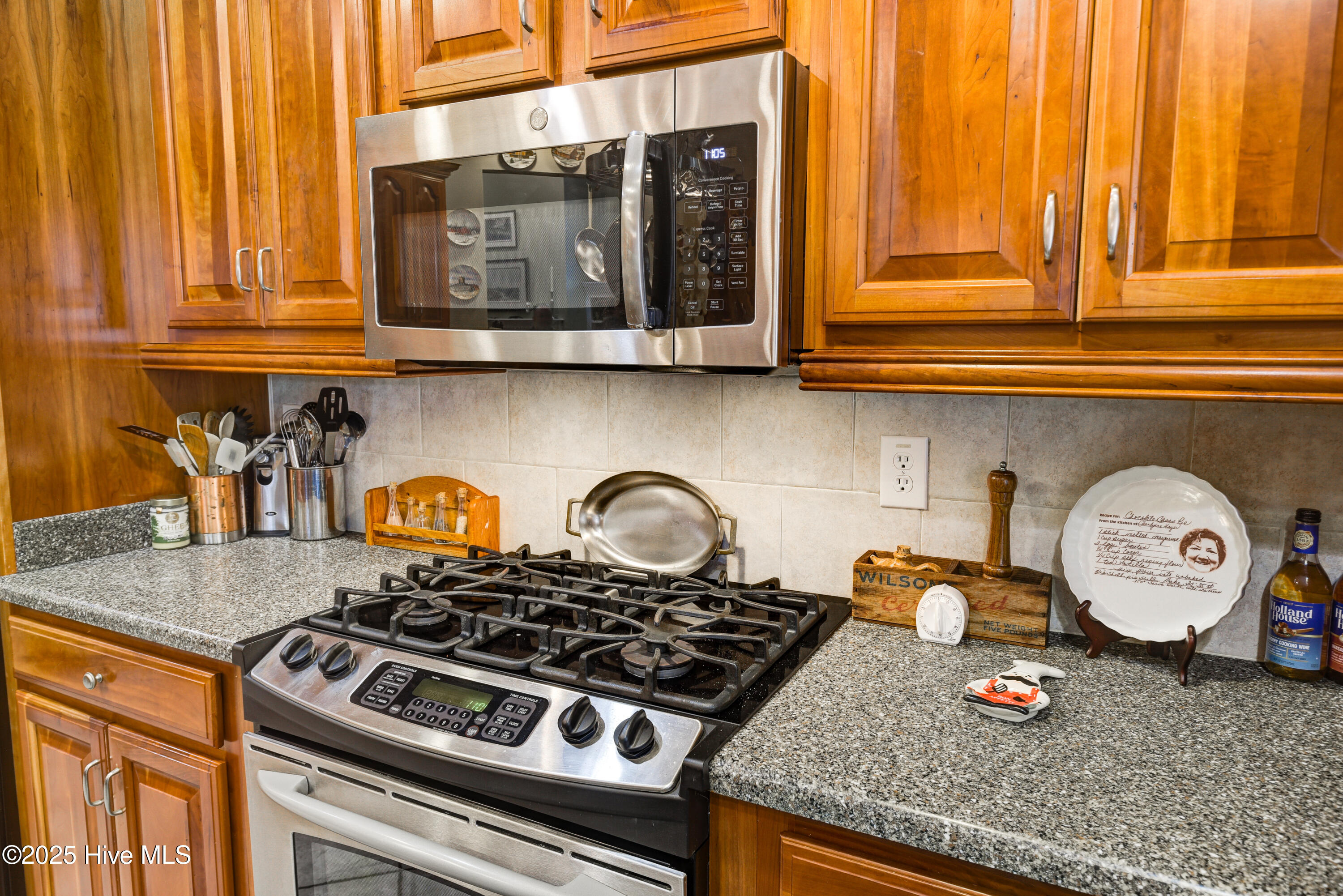 100547083 | Photo 10