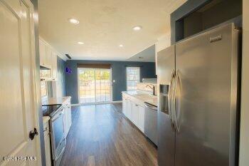 100570025 | Photo 11